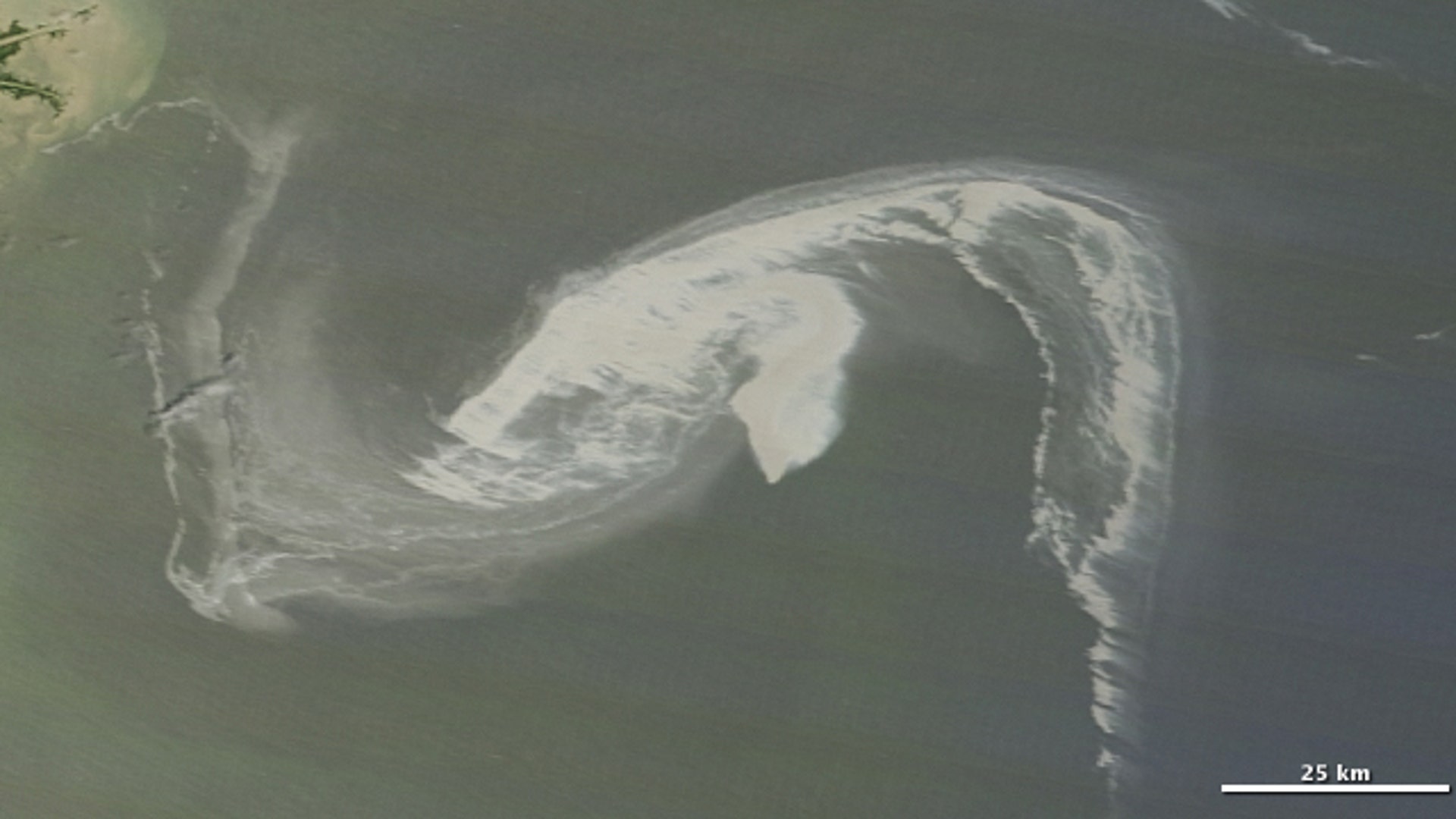 Oil_Spill_Nears_Coast_2