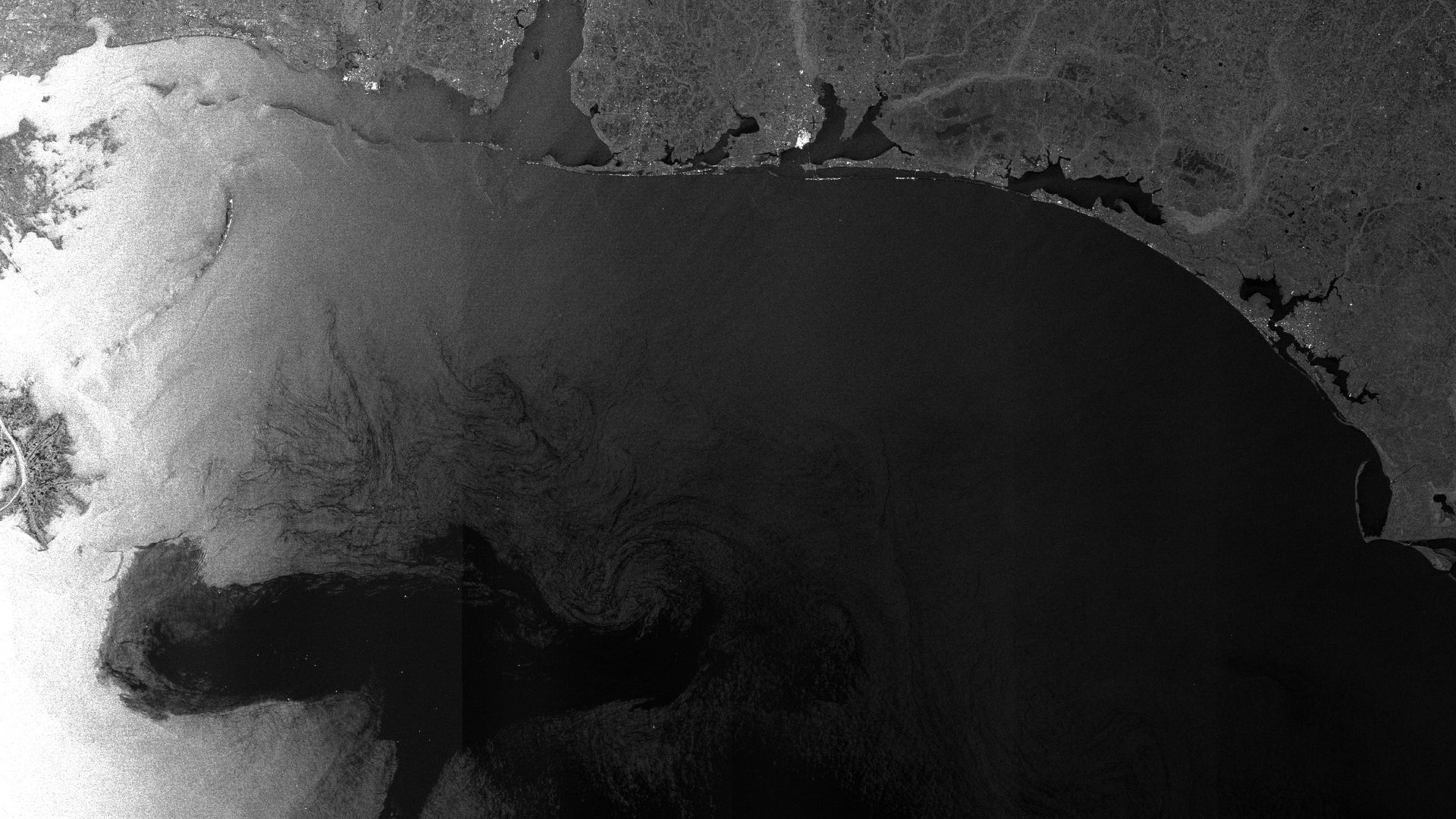 Oil_Spill_Nears_Coast_4