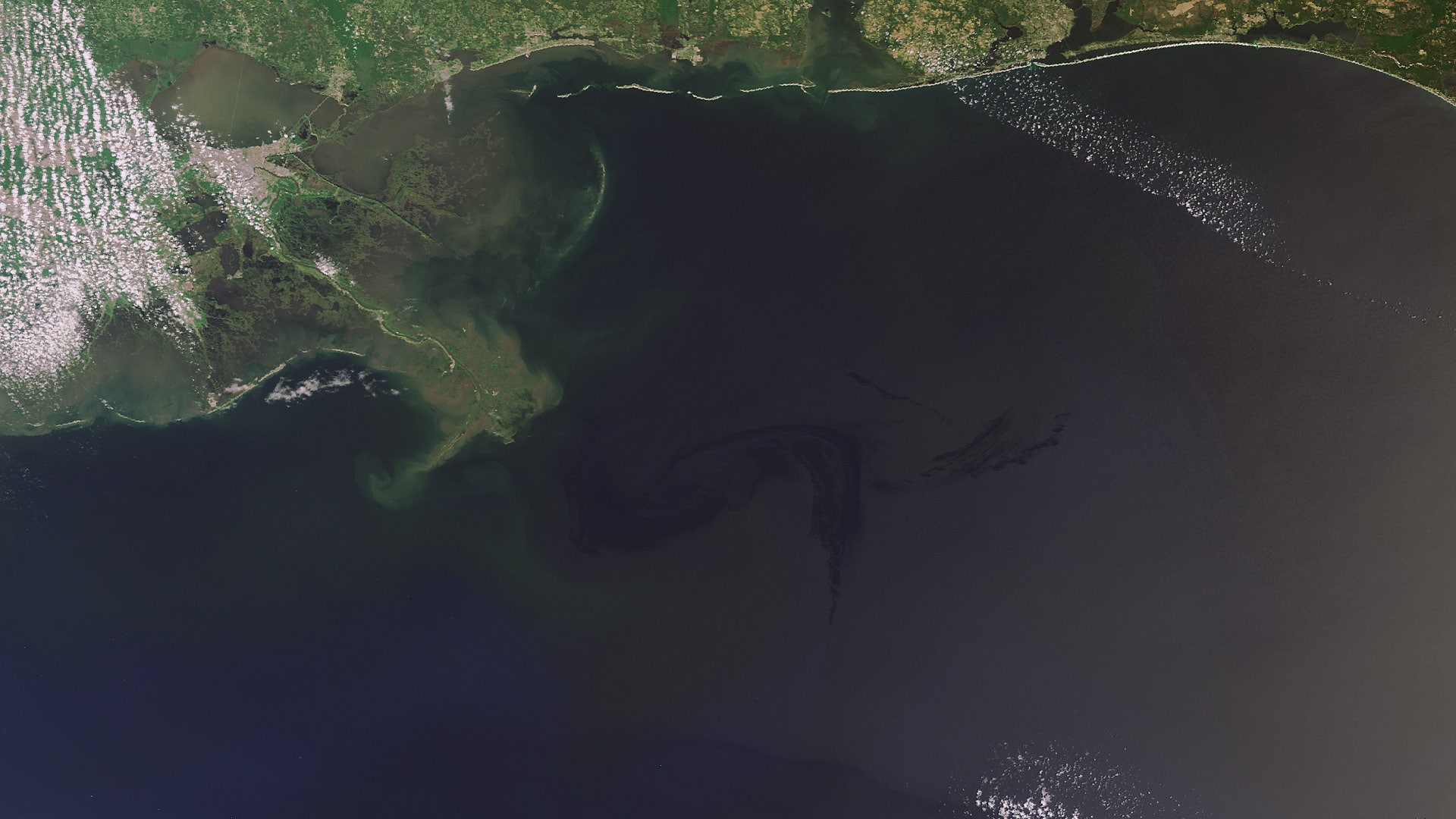 Oil_Spill_Nears_Coast