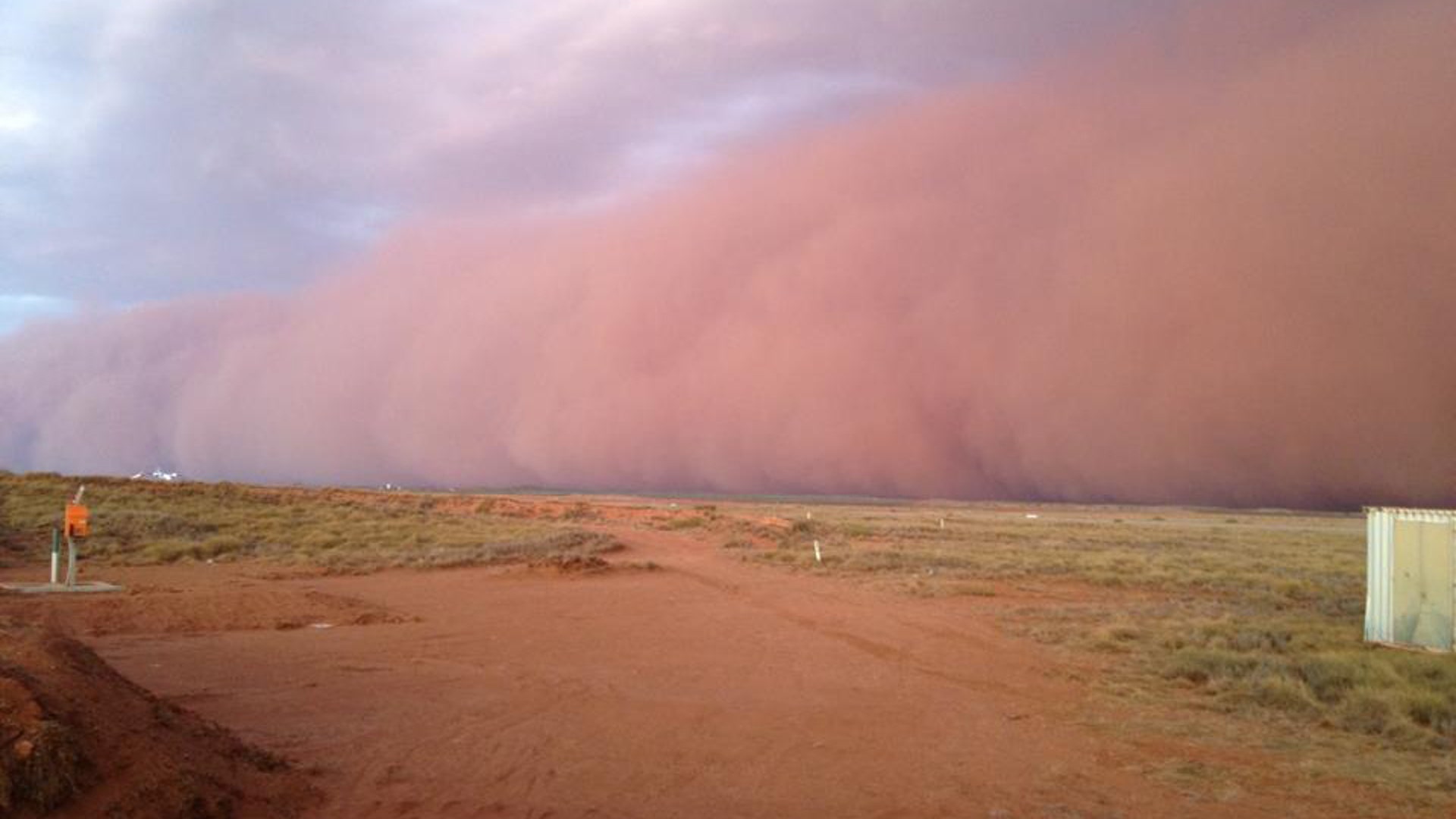Onslow_Dust_Storm_1