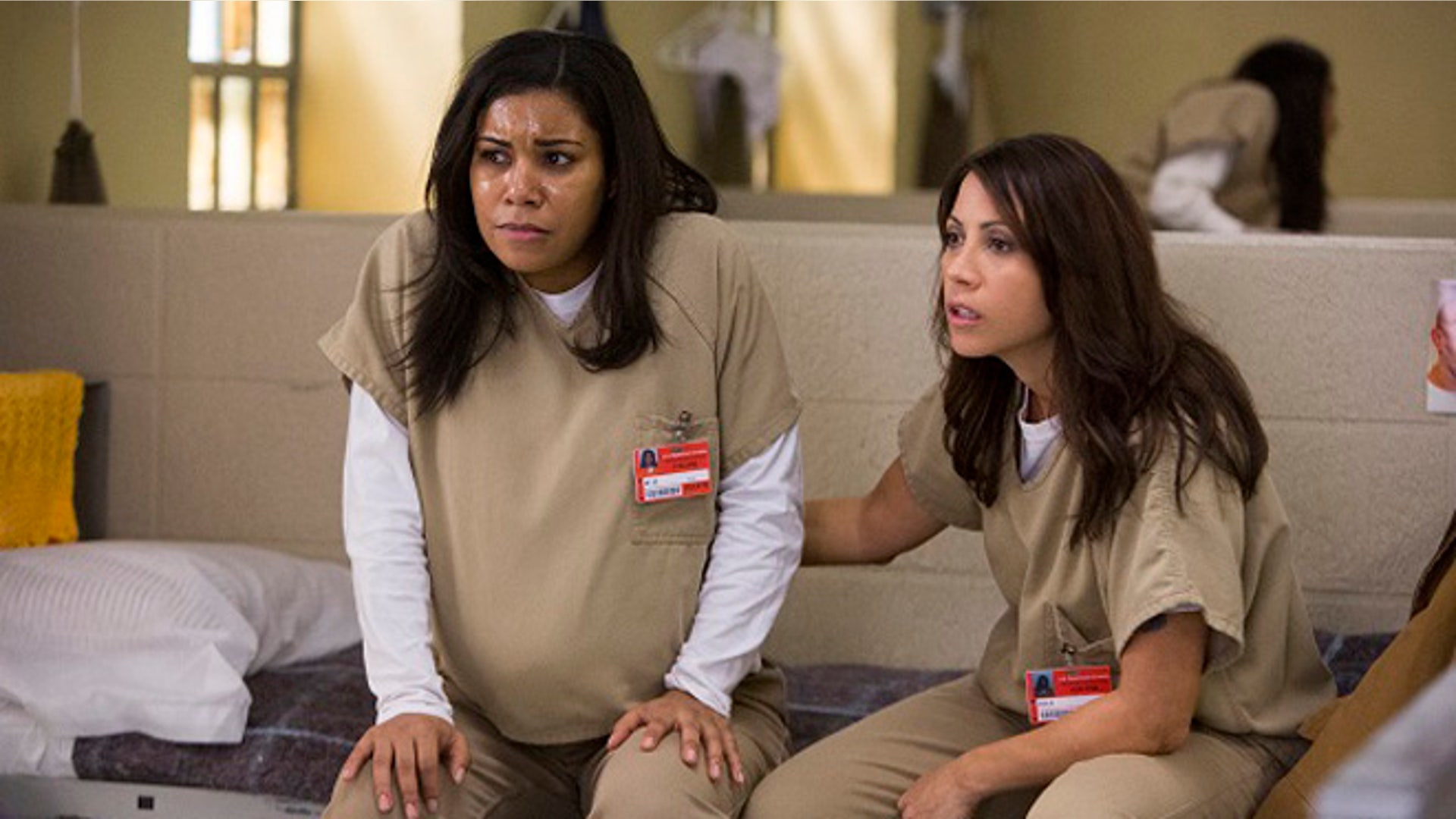 Orange_is_the_new_black_Latina_group_talking