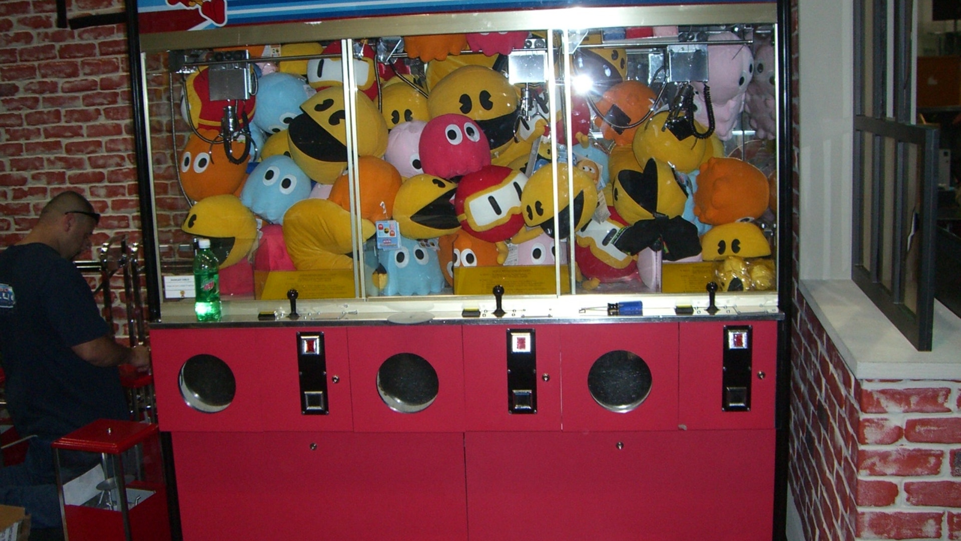 Pac-Man Claw Machine