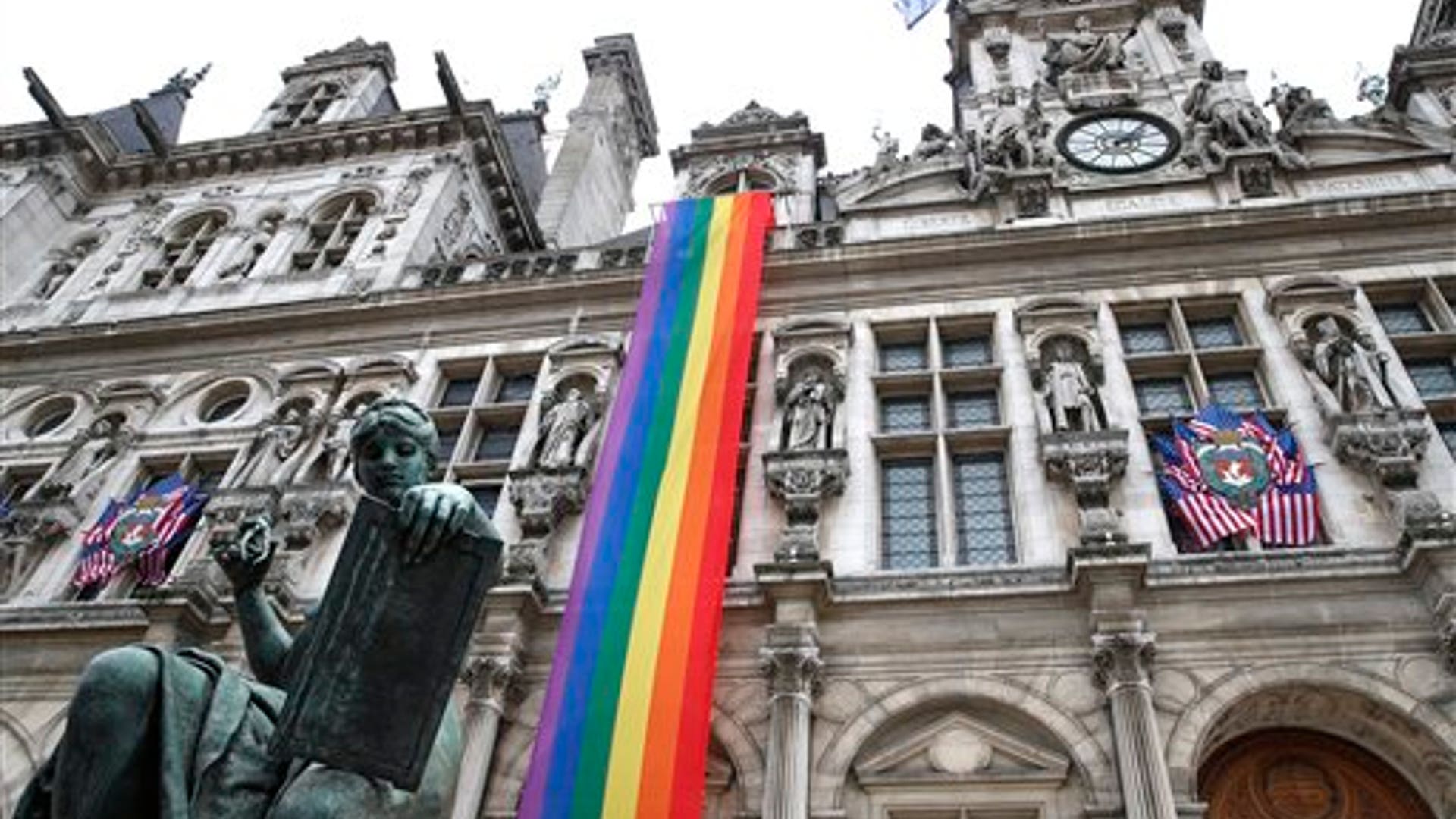 Paris_mourning_Orlando_2