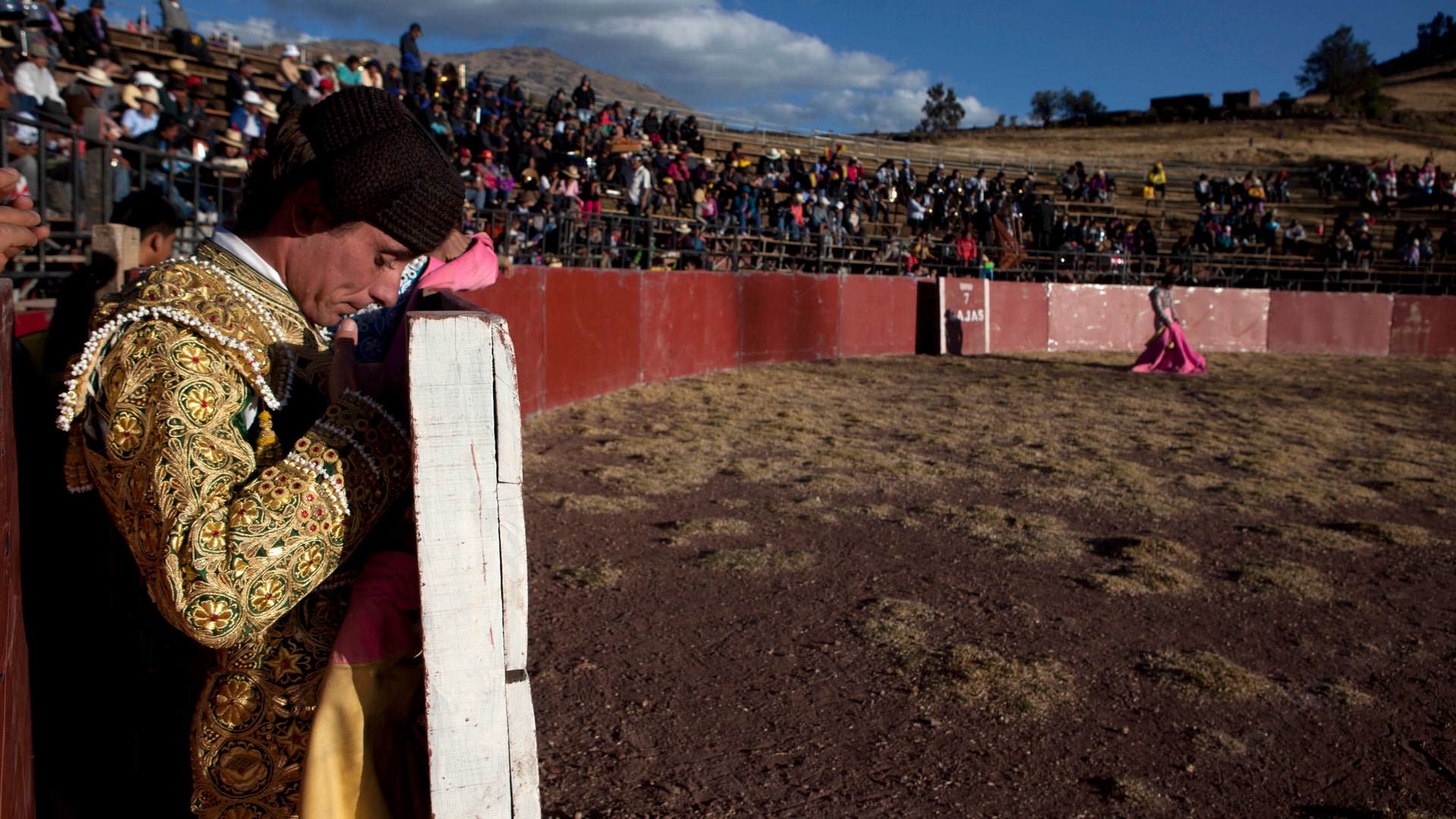Peru_Bullfighters_2