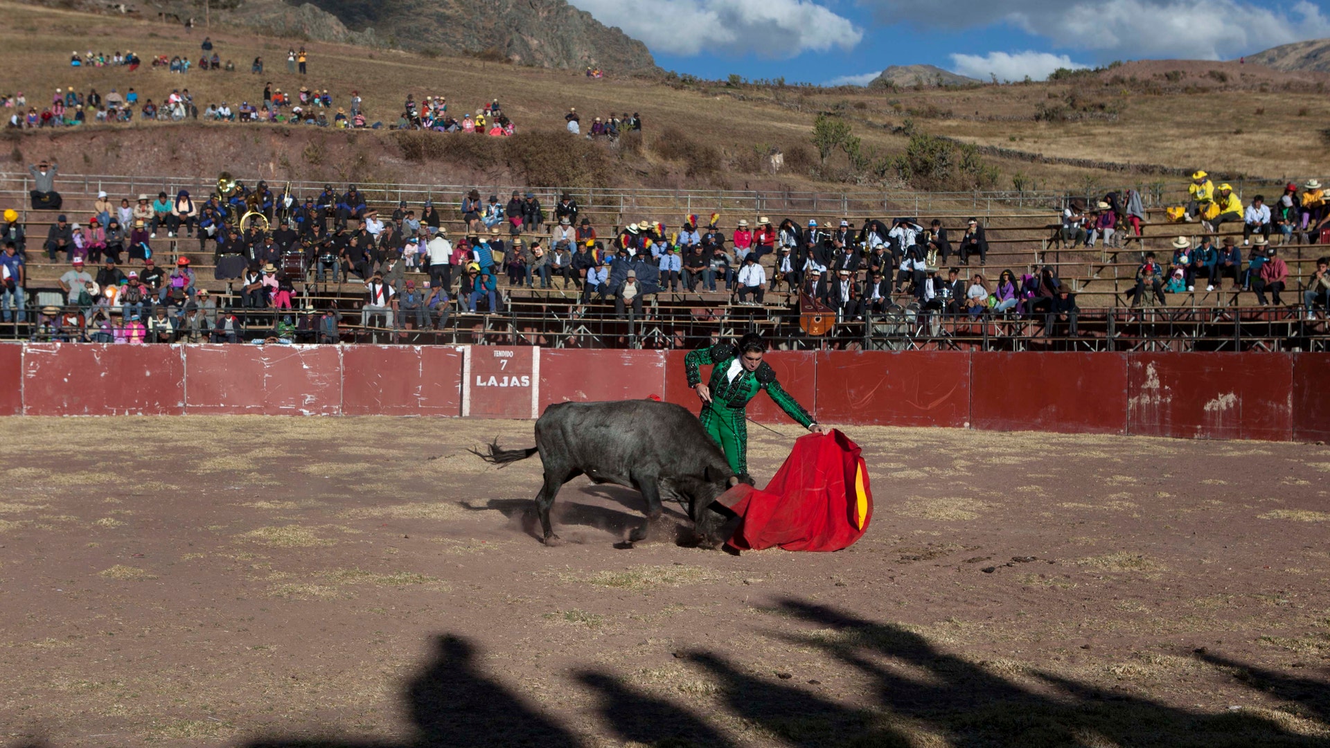 Peru_Bullfighters_3