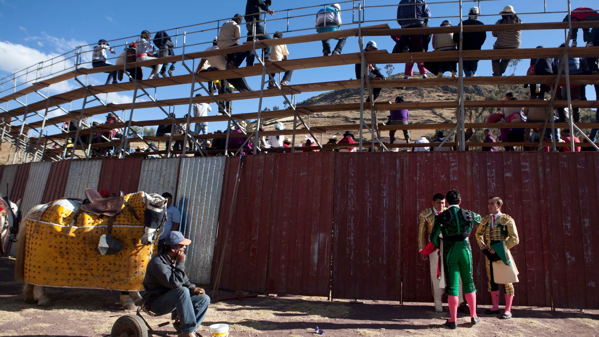 Peru_Bullfighters