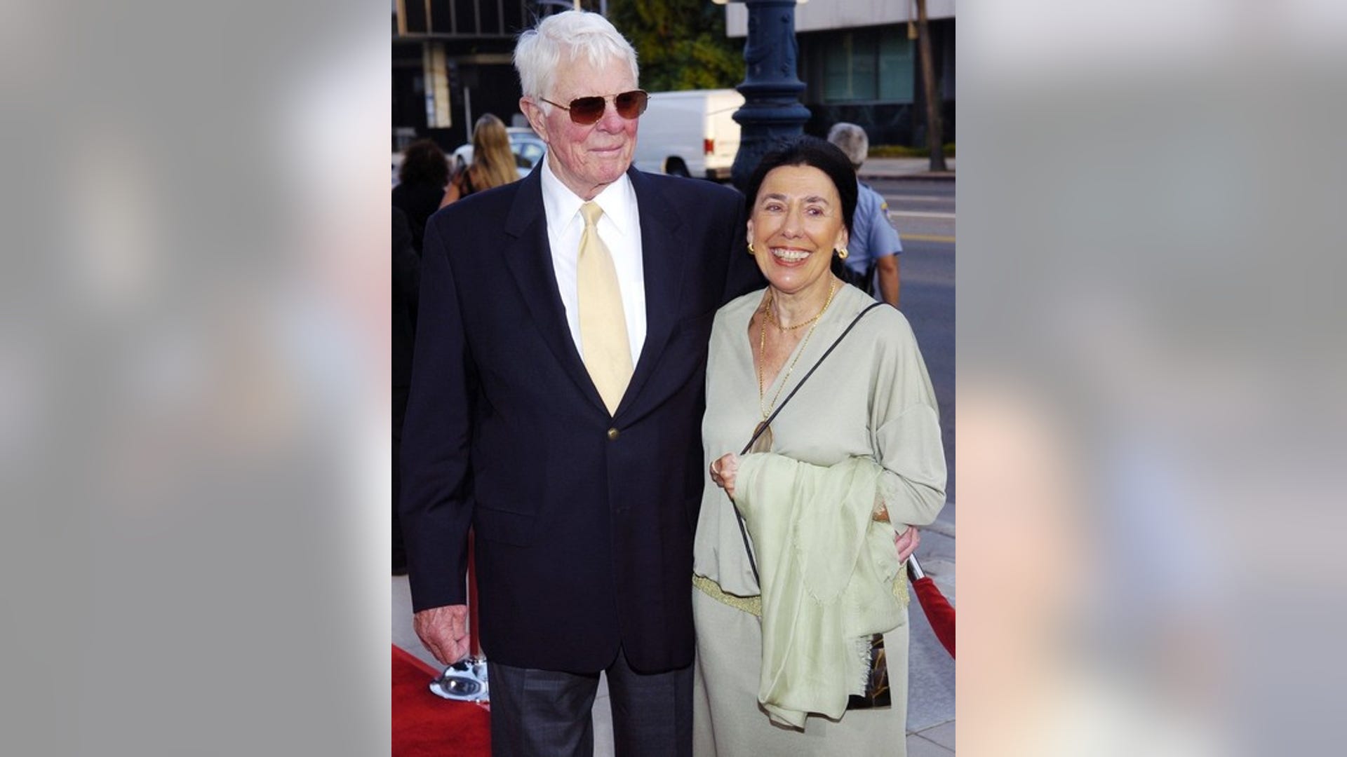Peter_Graves_and_Wife_Joan_kljksdf