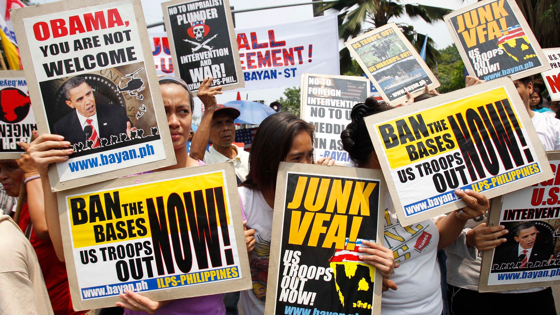 Activists protest President obama visit 