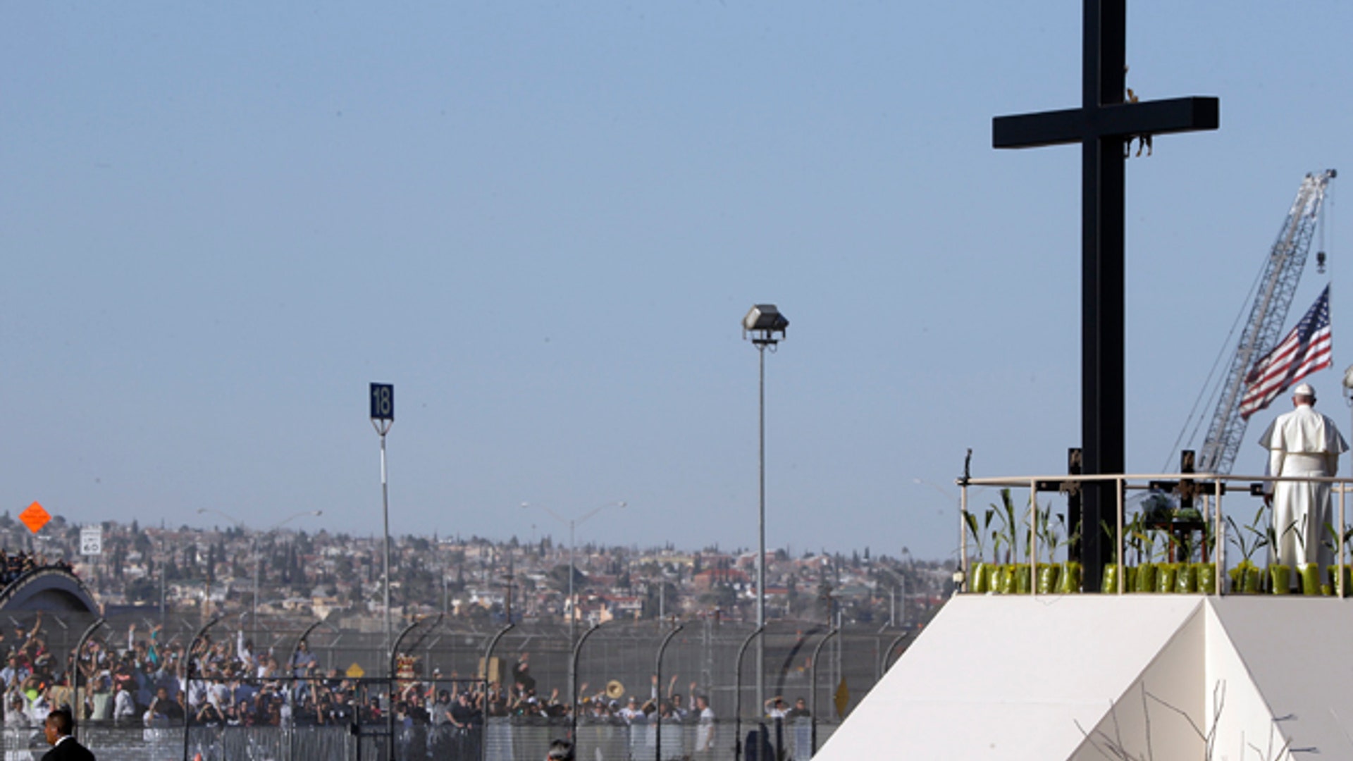 Pope_CJ_mass_Latino2