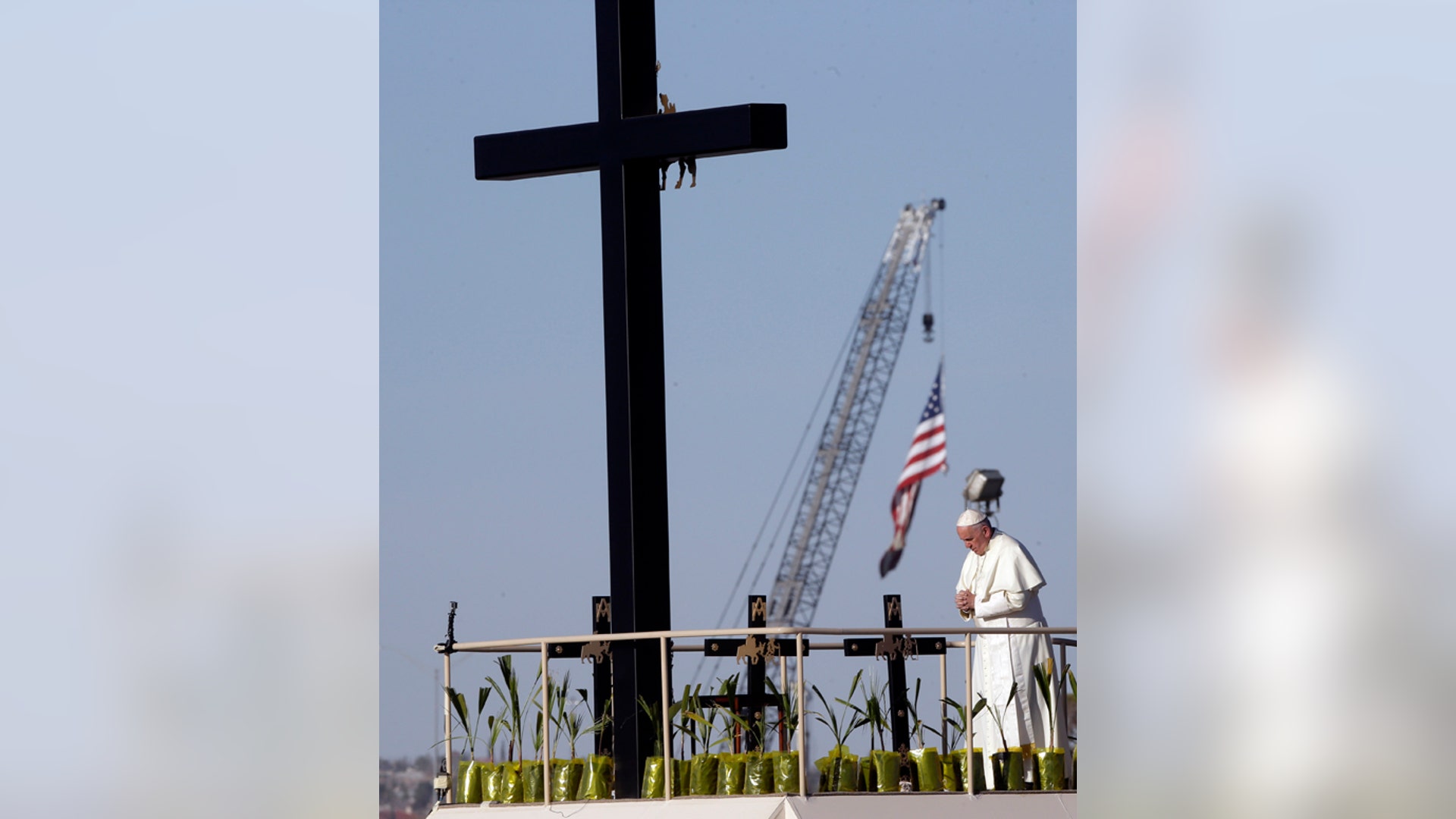 Pope_CJ_mass_Latino3