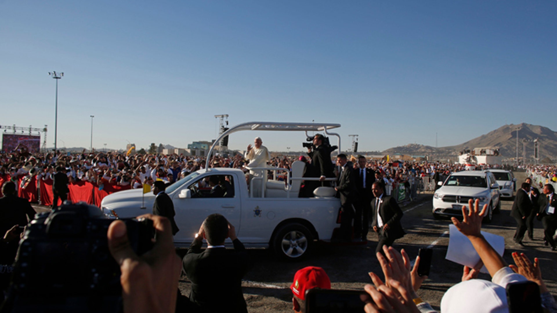 Pope_CJ_mass_Latino7