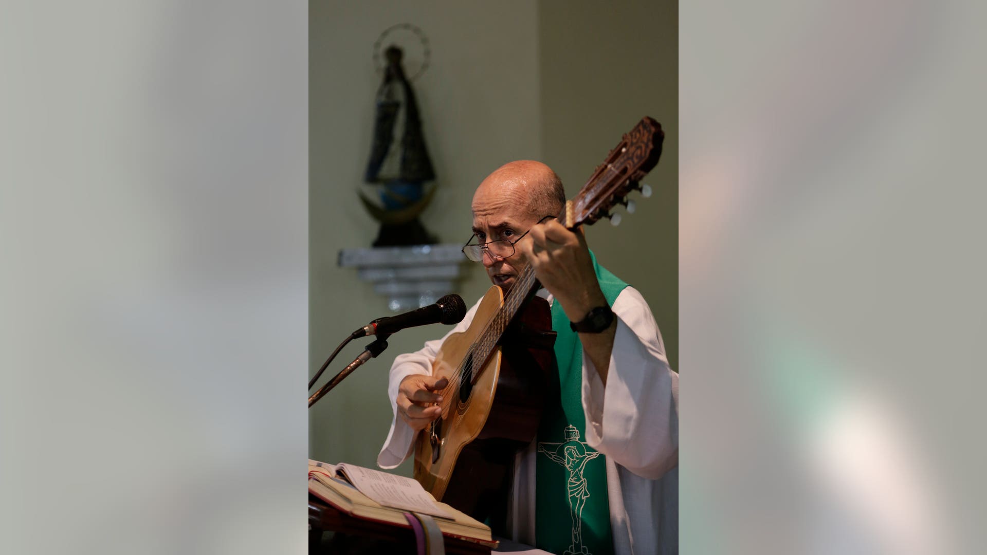 Pope_Paraguay_Poor__9_