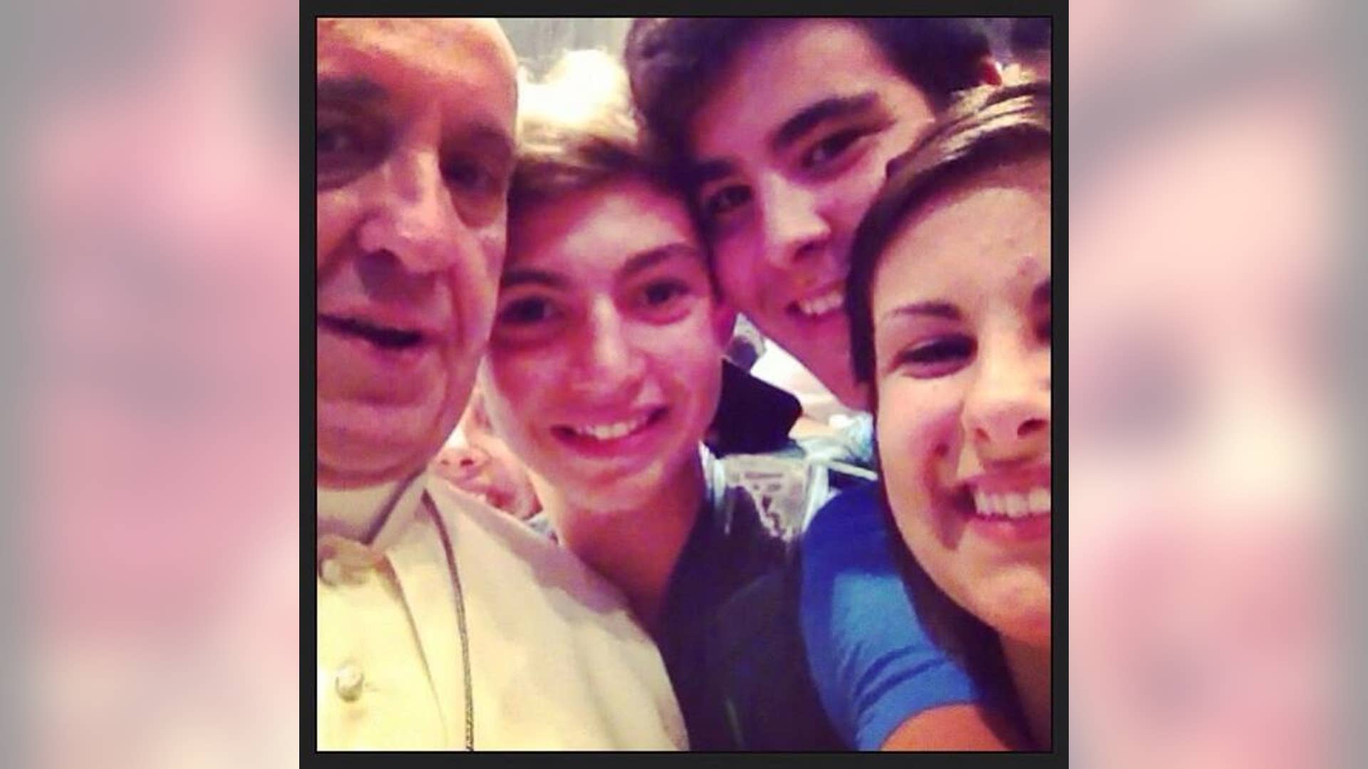 Pope_Selfie_with_young_adults