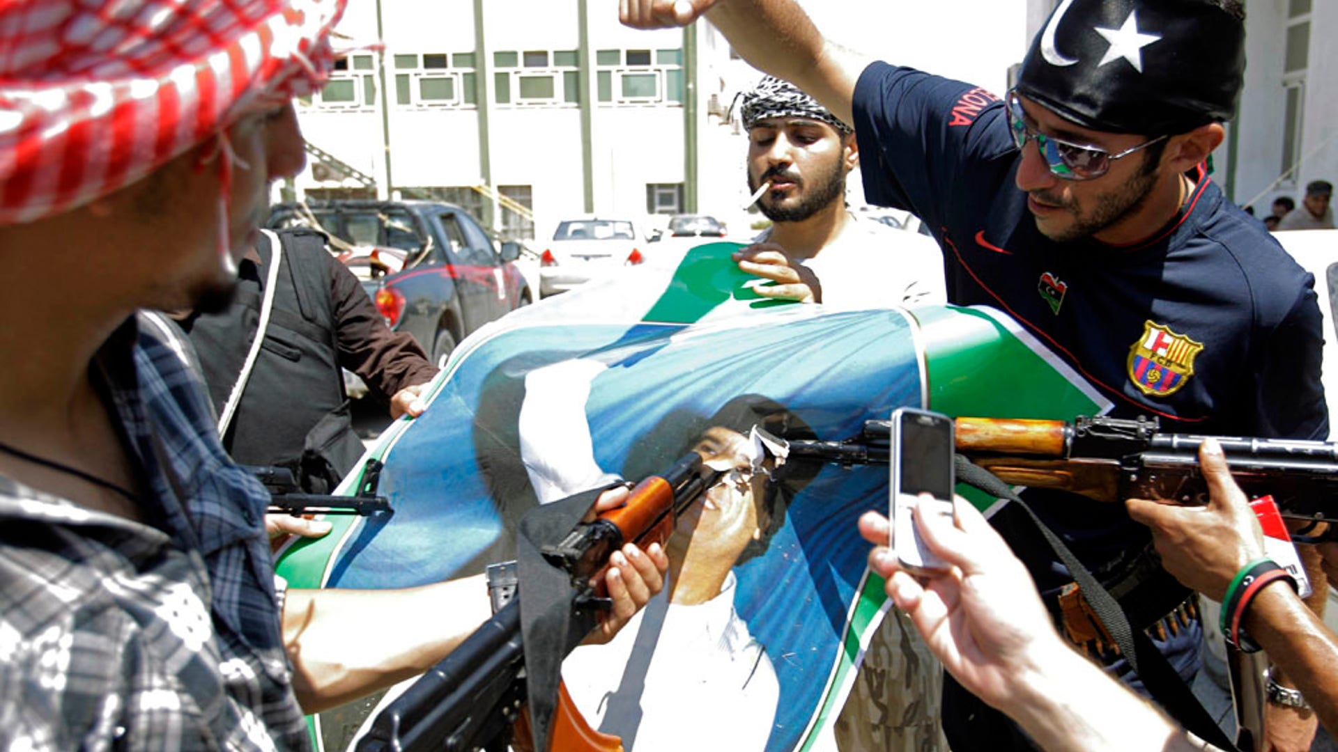 Protesters_in_Streets_Libya