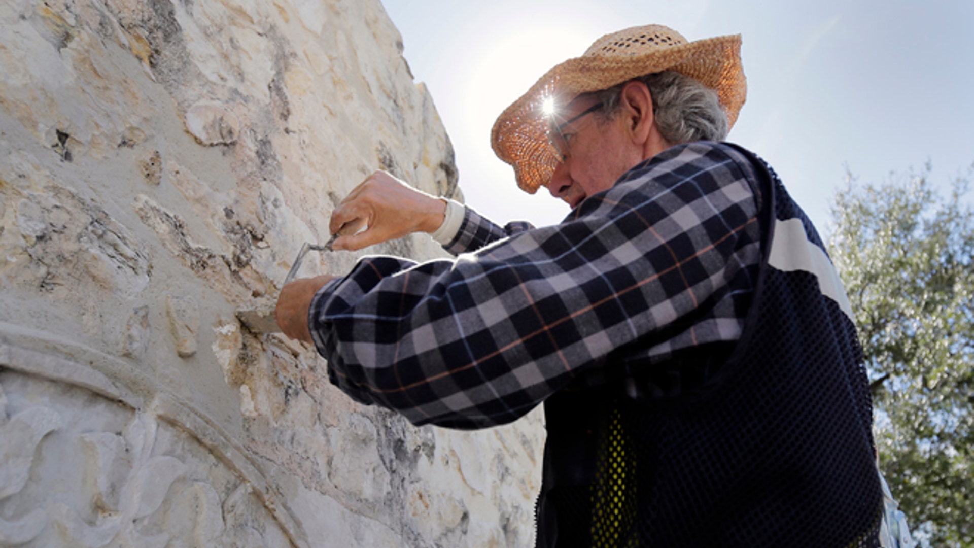 Restoring_Alamo_Latino_2