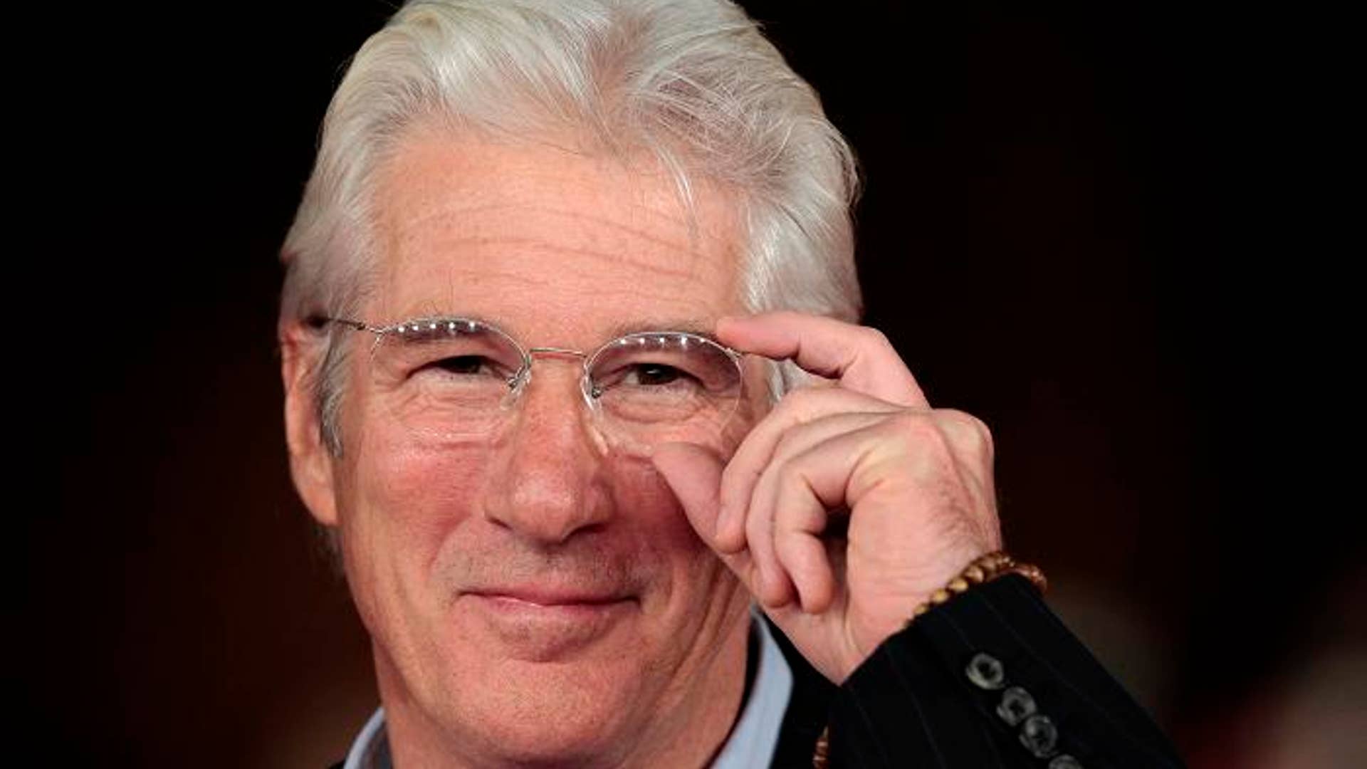Richard_Gere_Ret_grey