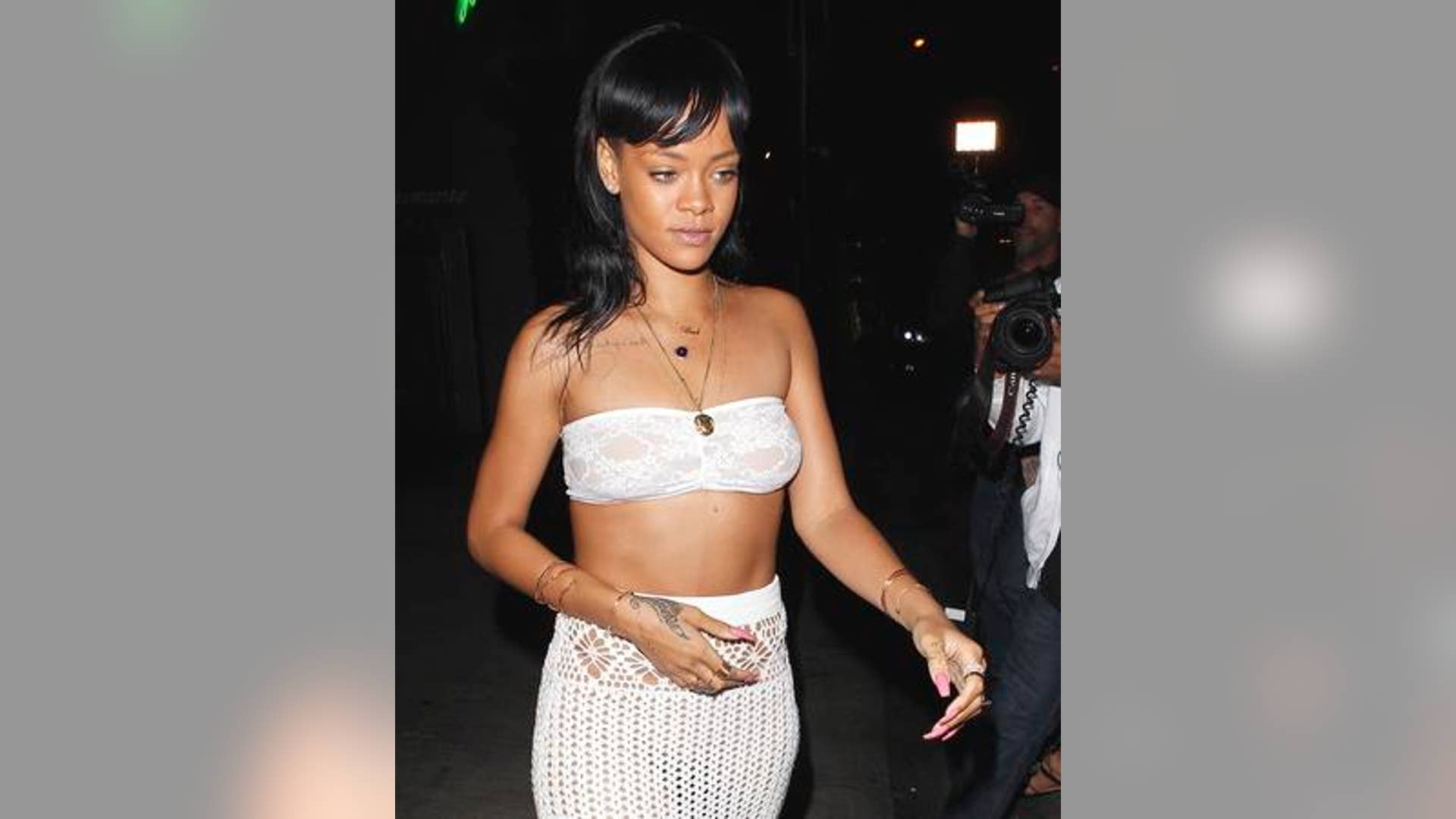 Rihanna_abs