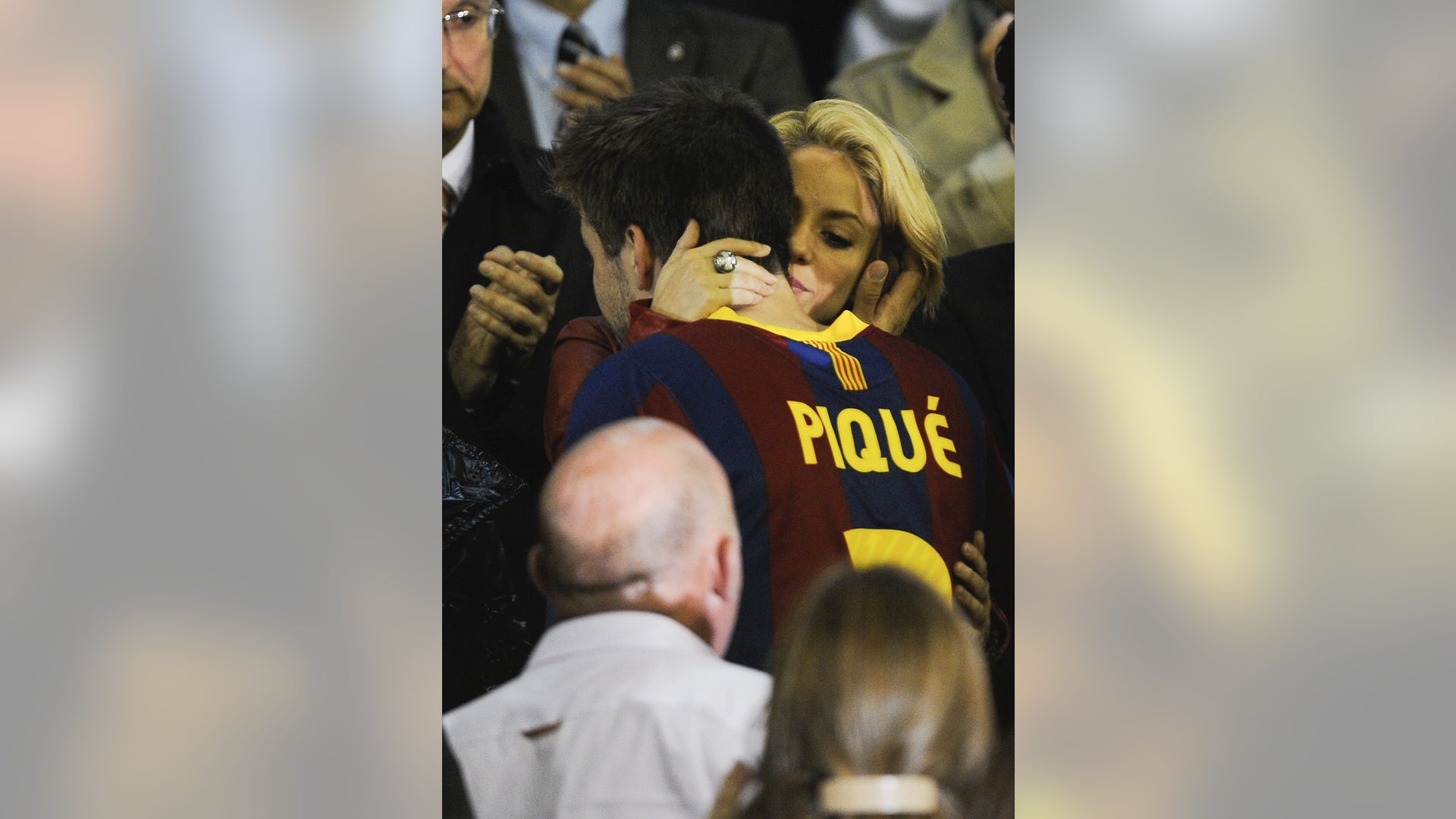 SHAKIRA_AND_PIQUE_COUGAR