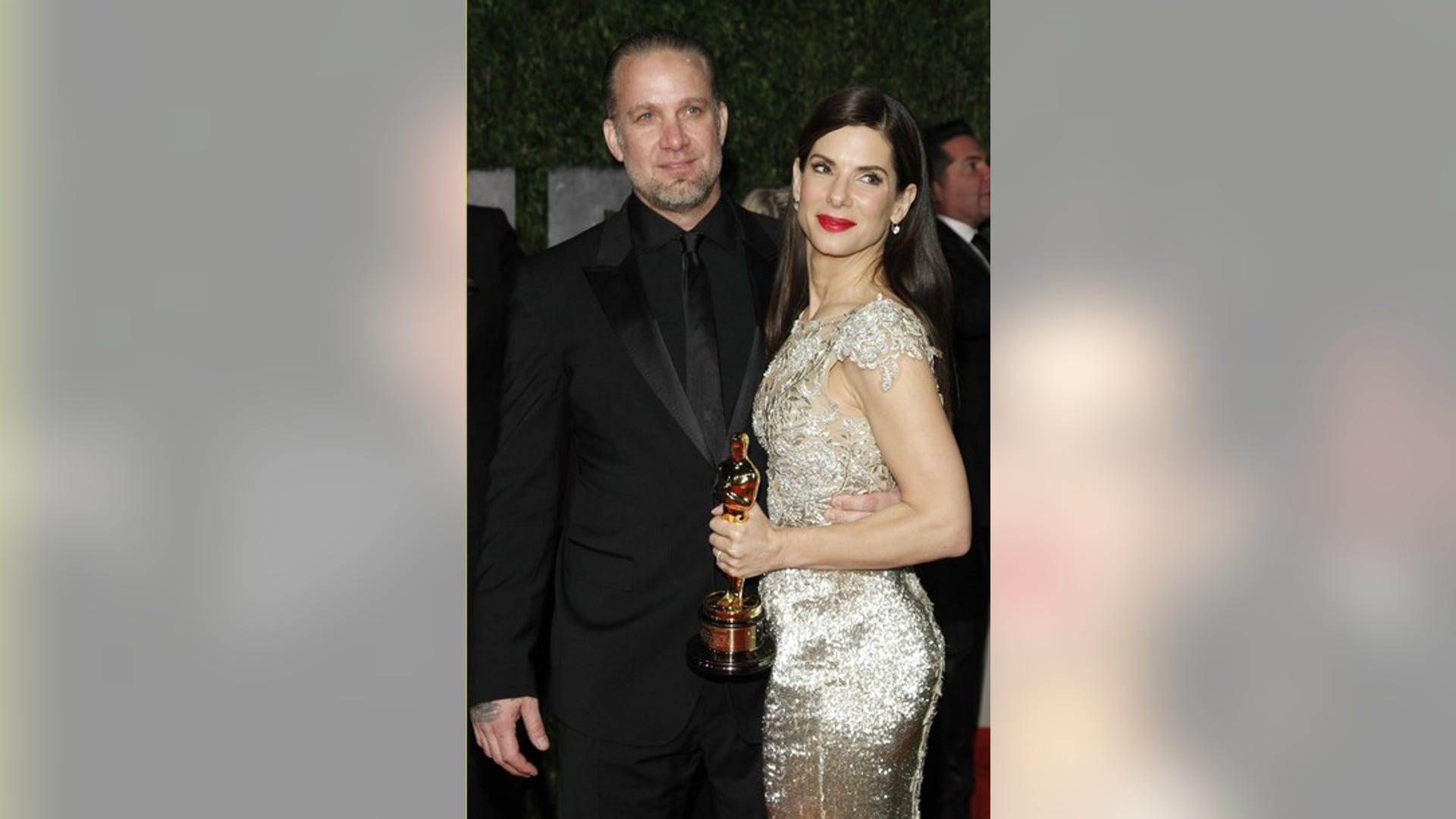 Sandra_Bullock_and_Jesse_James_kjslkd