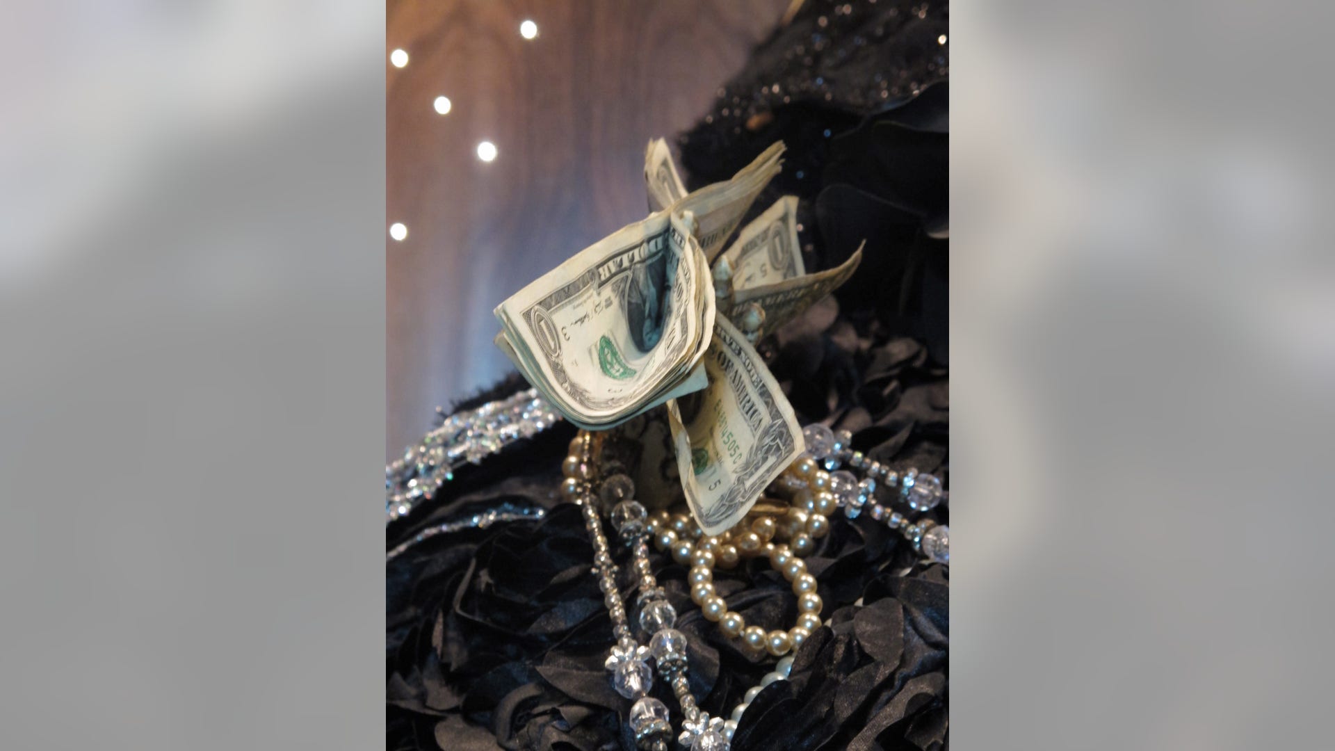 Santa_Muerte_Cult_Boo_Garc__1_