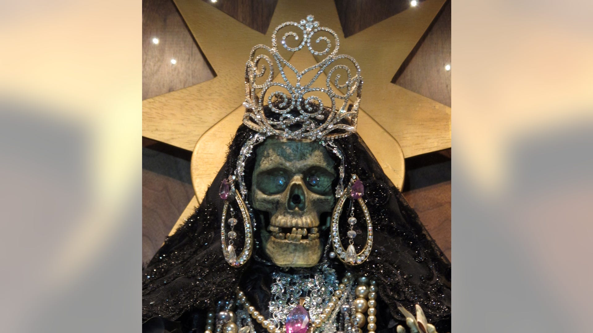 Santa_Muerte_Cult_Boo_Garc__2_