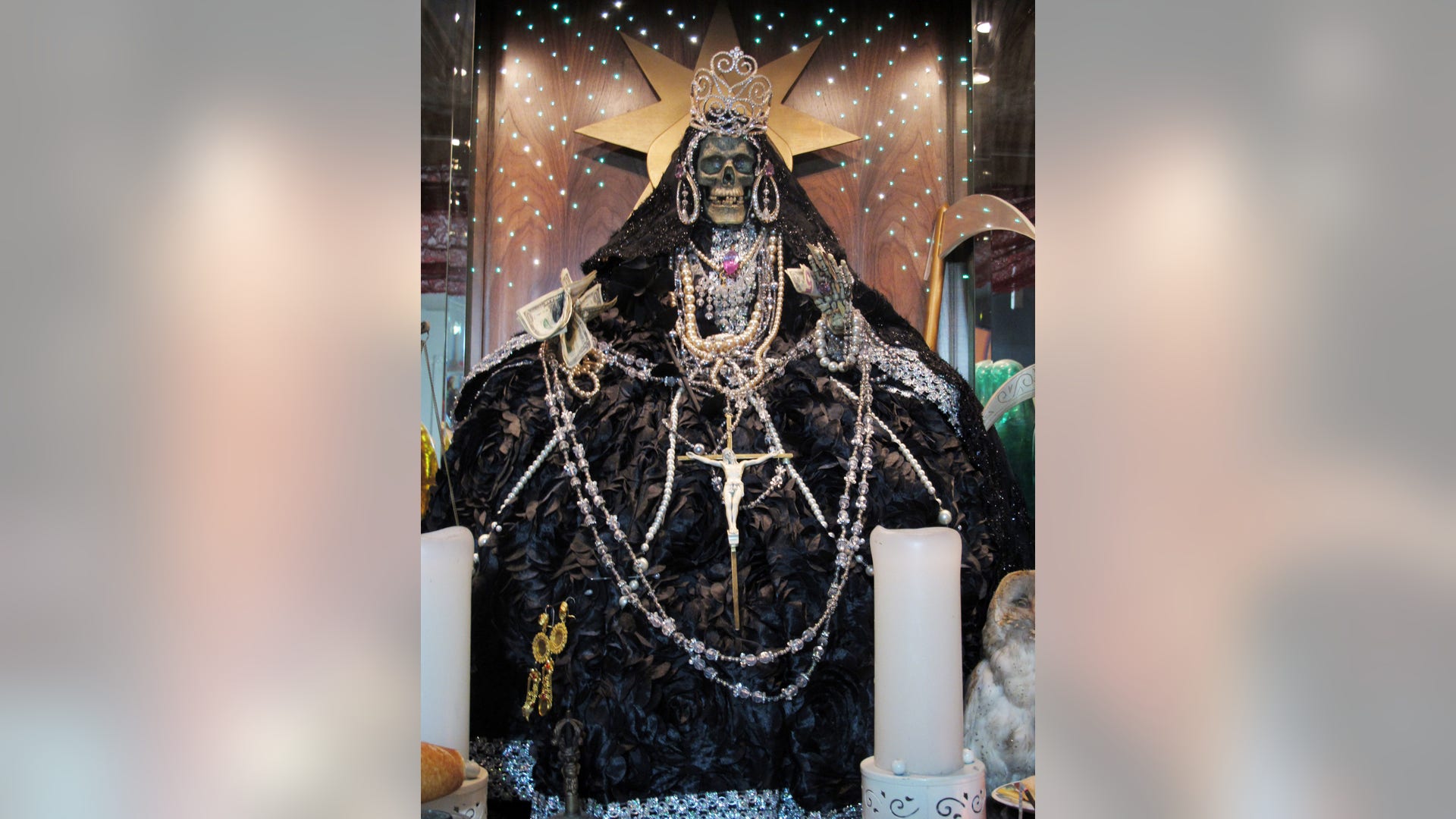 Santa_Muerte_Cult_Boo_Garc__6_