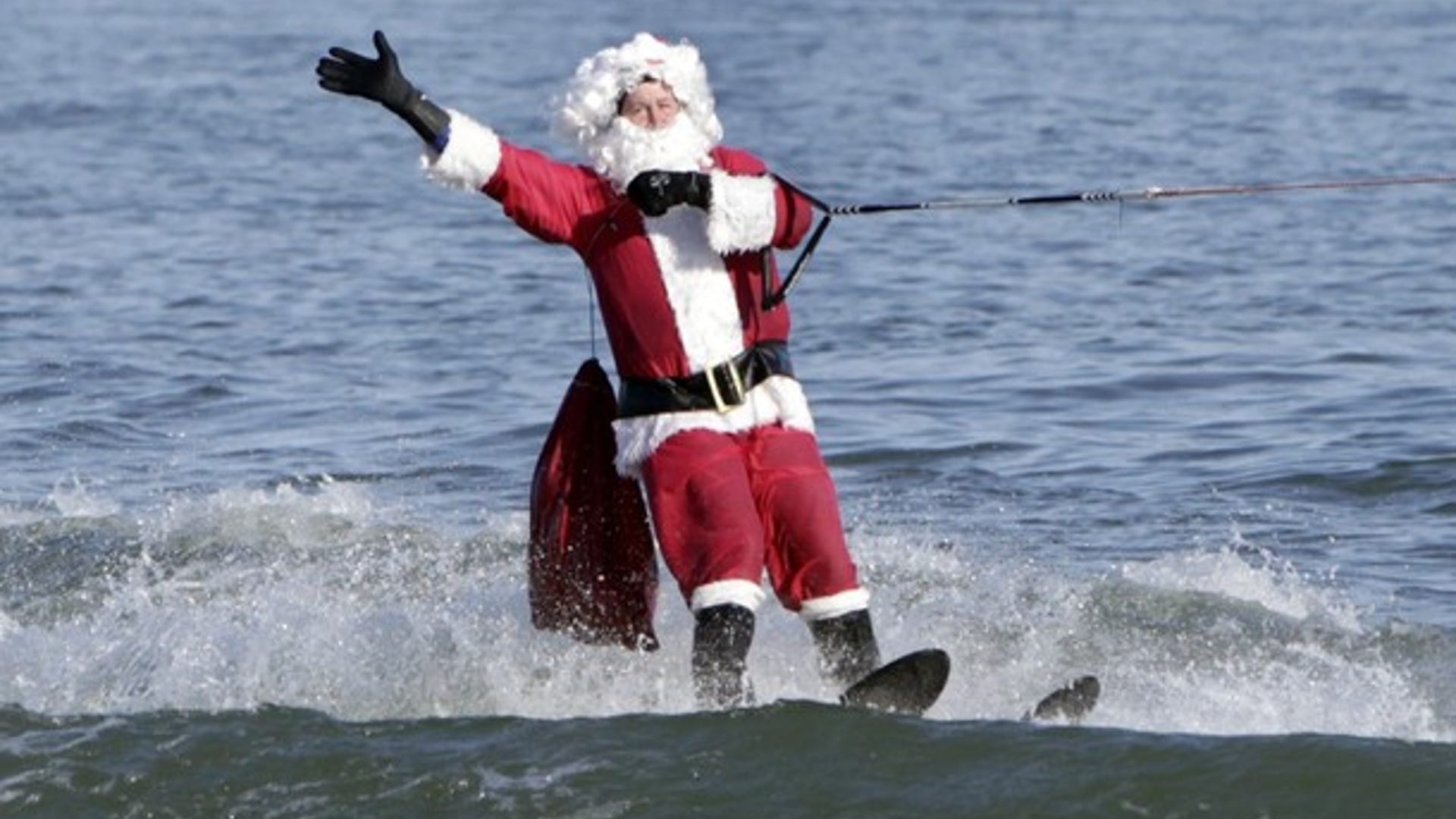 Santas_Around_World5