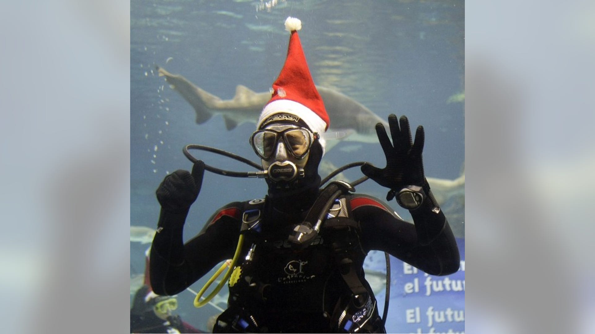 Santas_Around_World9