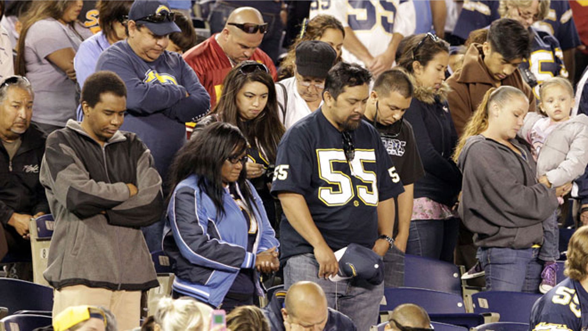 Junior Seau remembered by thousands in California hometown | Fox News