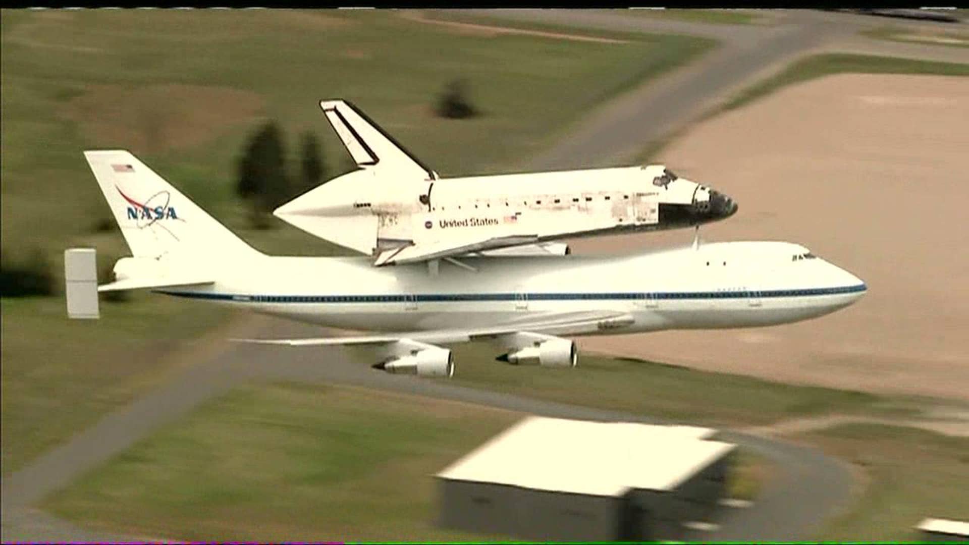 Space Shuttle Discovery final landing 3