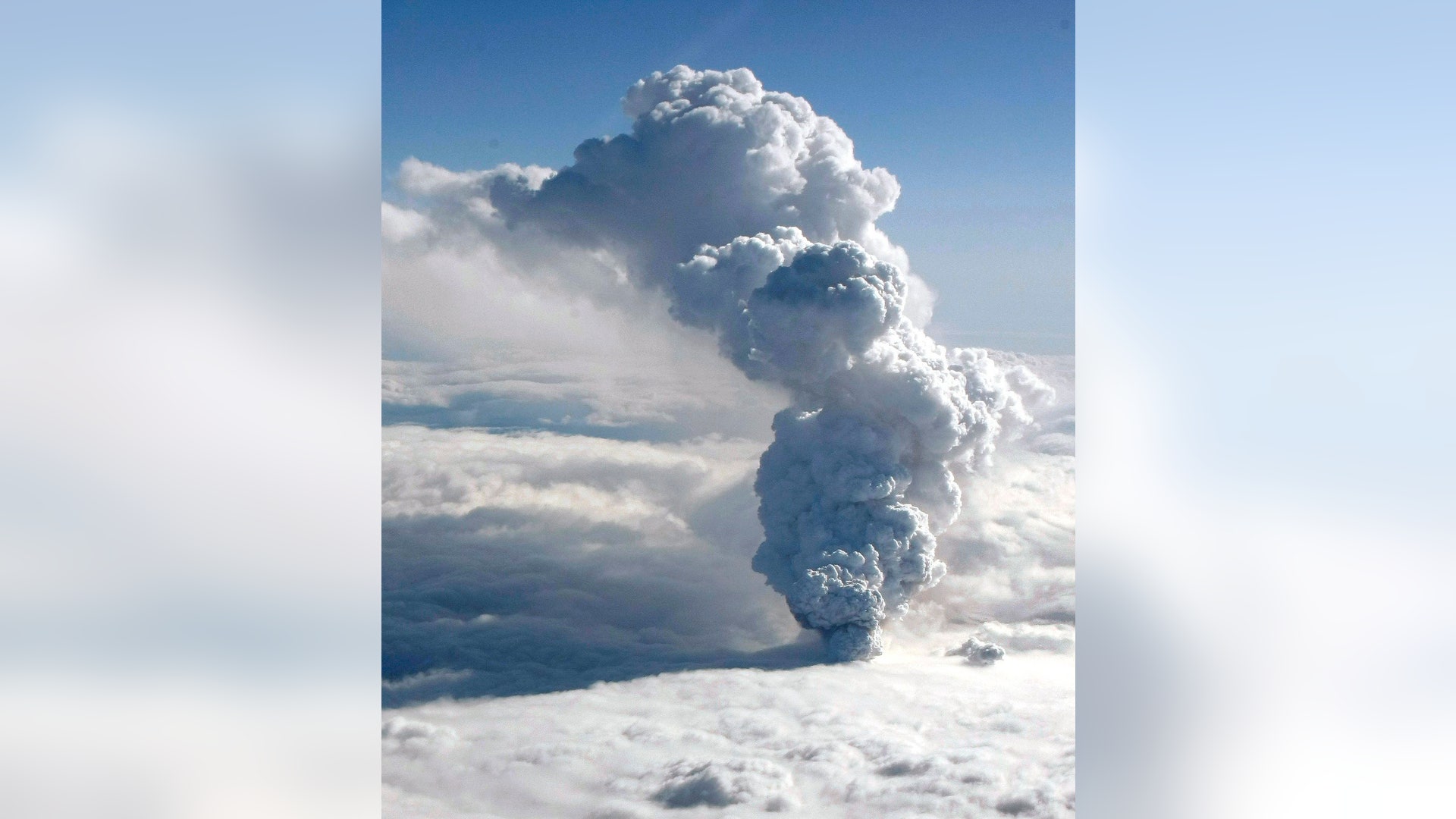 Smoke_from_Volcano_3