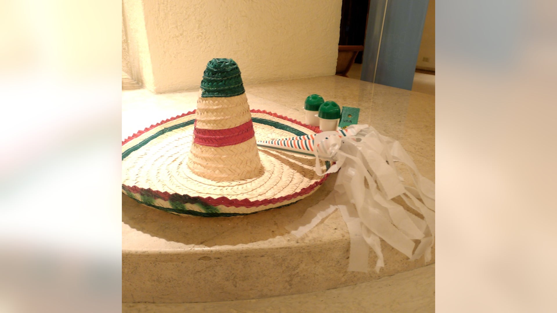 Sombrero_and_Noisemakers