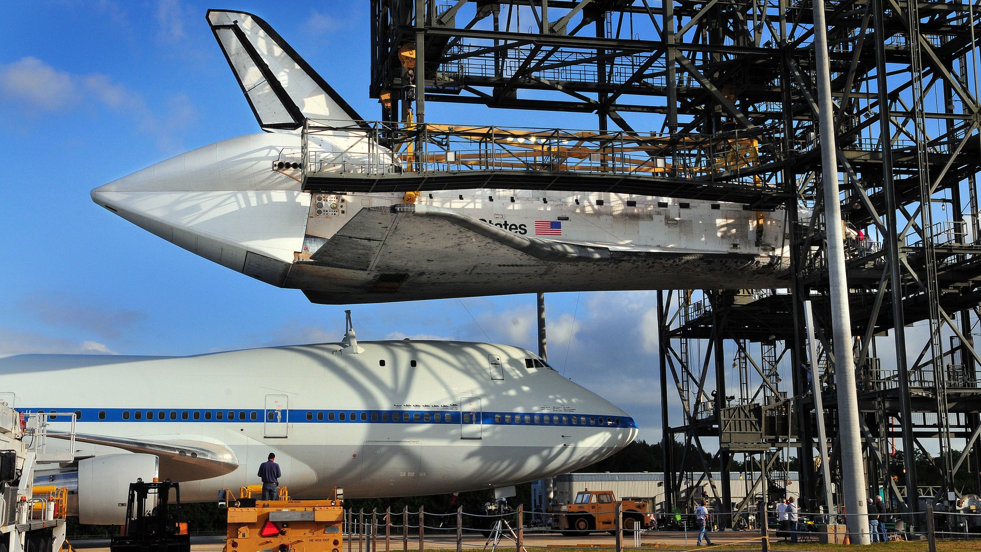 Space_Shuttle_Discovery_transport_1