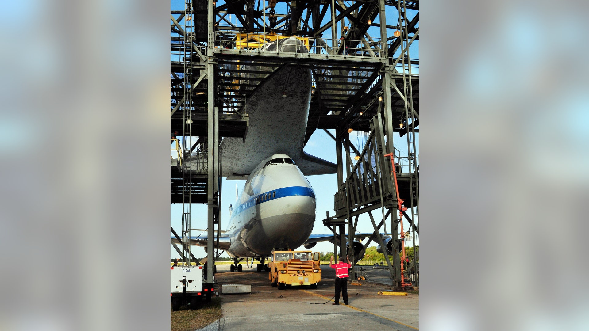 Space_Shuttle_Discovery_transport_3