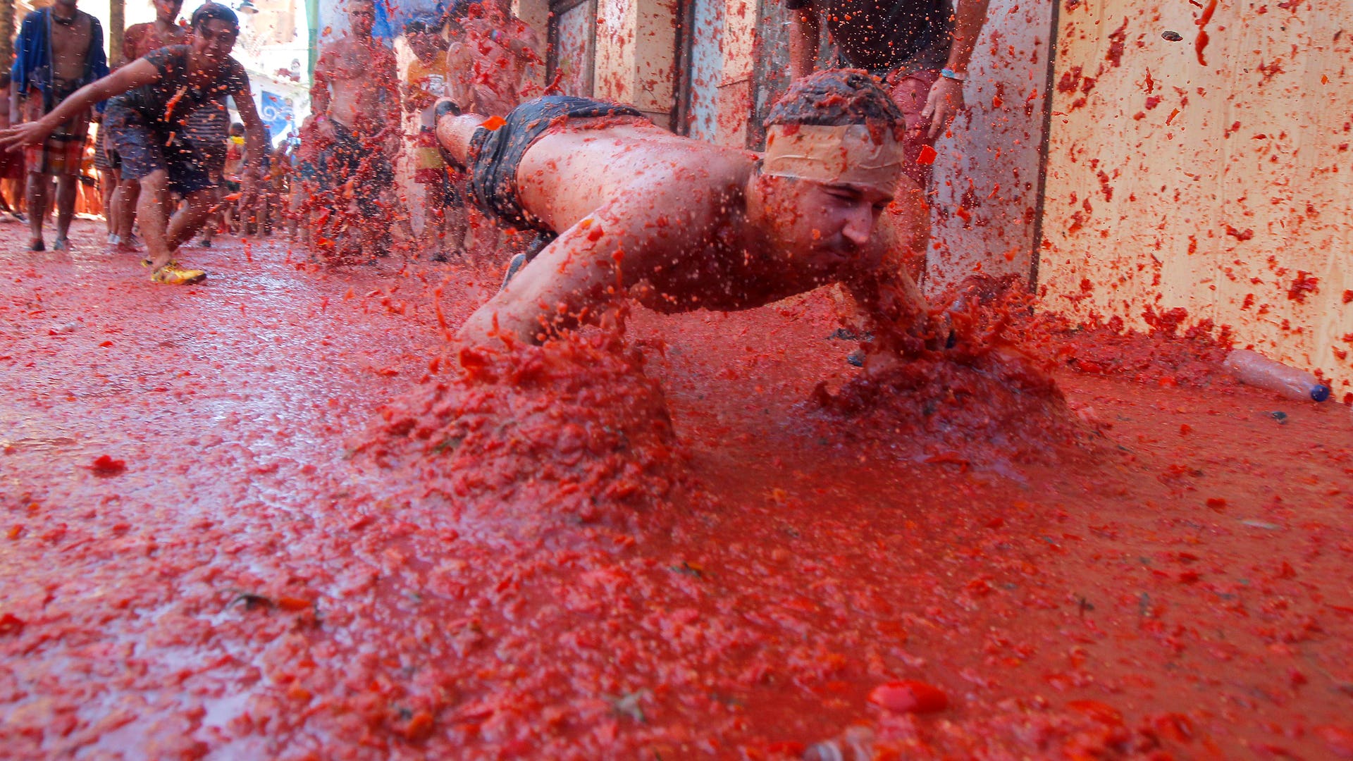Spain_Tomato_Fight__Vros__2_