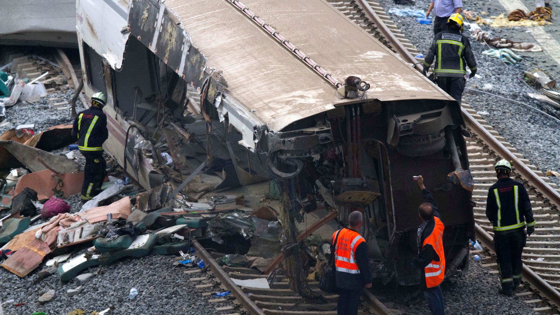 Spain_Train_Derailmen_Garc_4_