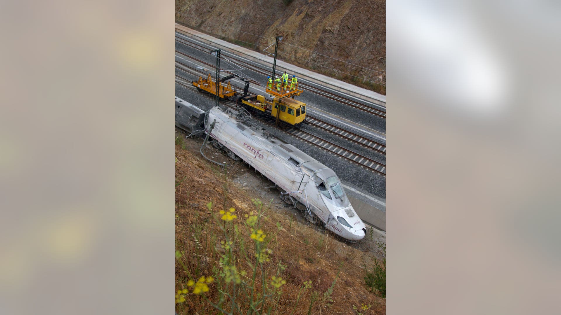 Spain_Train_Derailmen_Garc_6_
