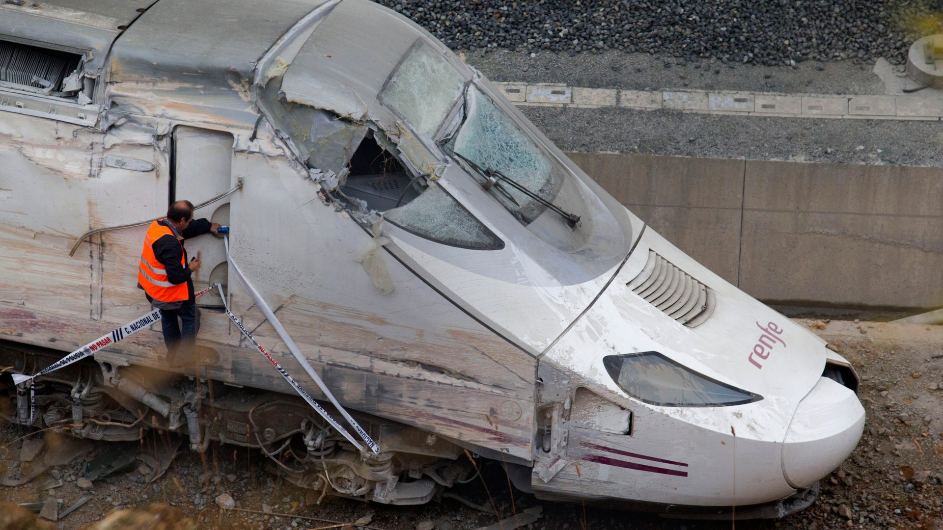 Spain_Train_Derailmen_Garc_8_