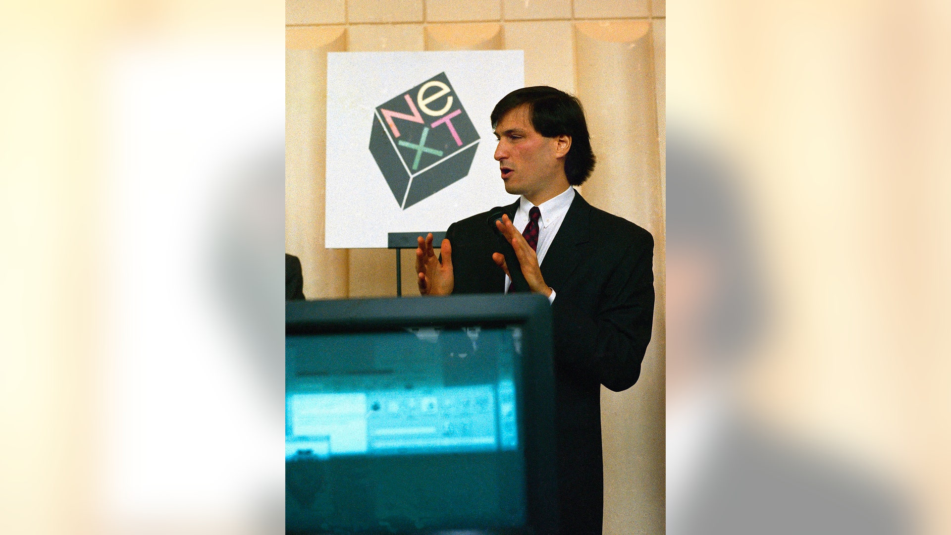 Steven_Jobs_1988_Next_Computer_Presentation_10Gs