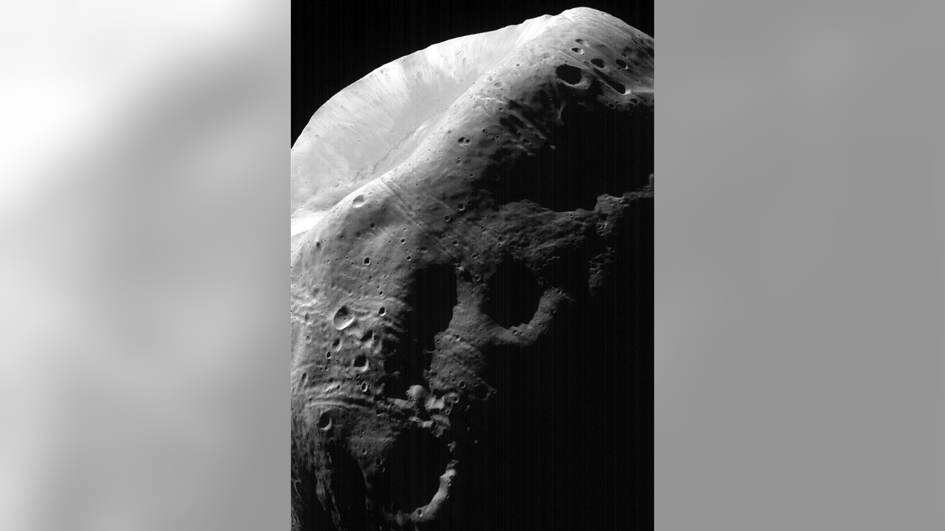 Stickney_Crater2