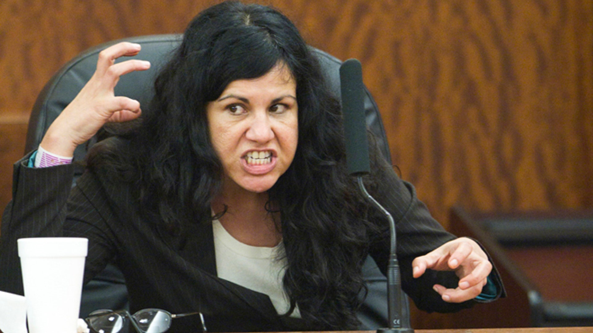 Stilletto_Killer_Front_Latino