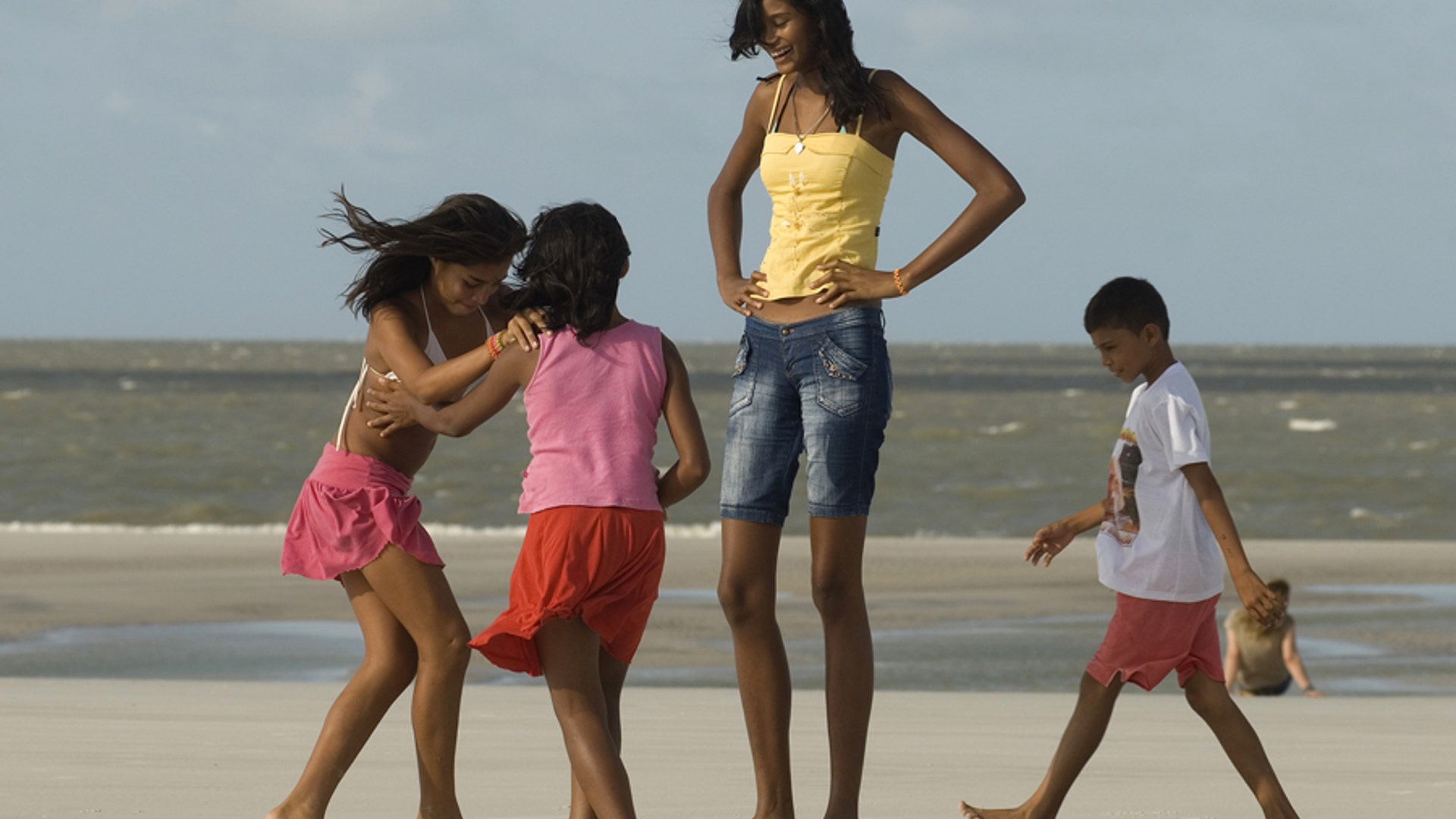 Большая и маленькая девушки фото One of the World's Tallest Teenagers Fox News