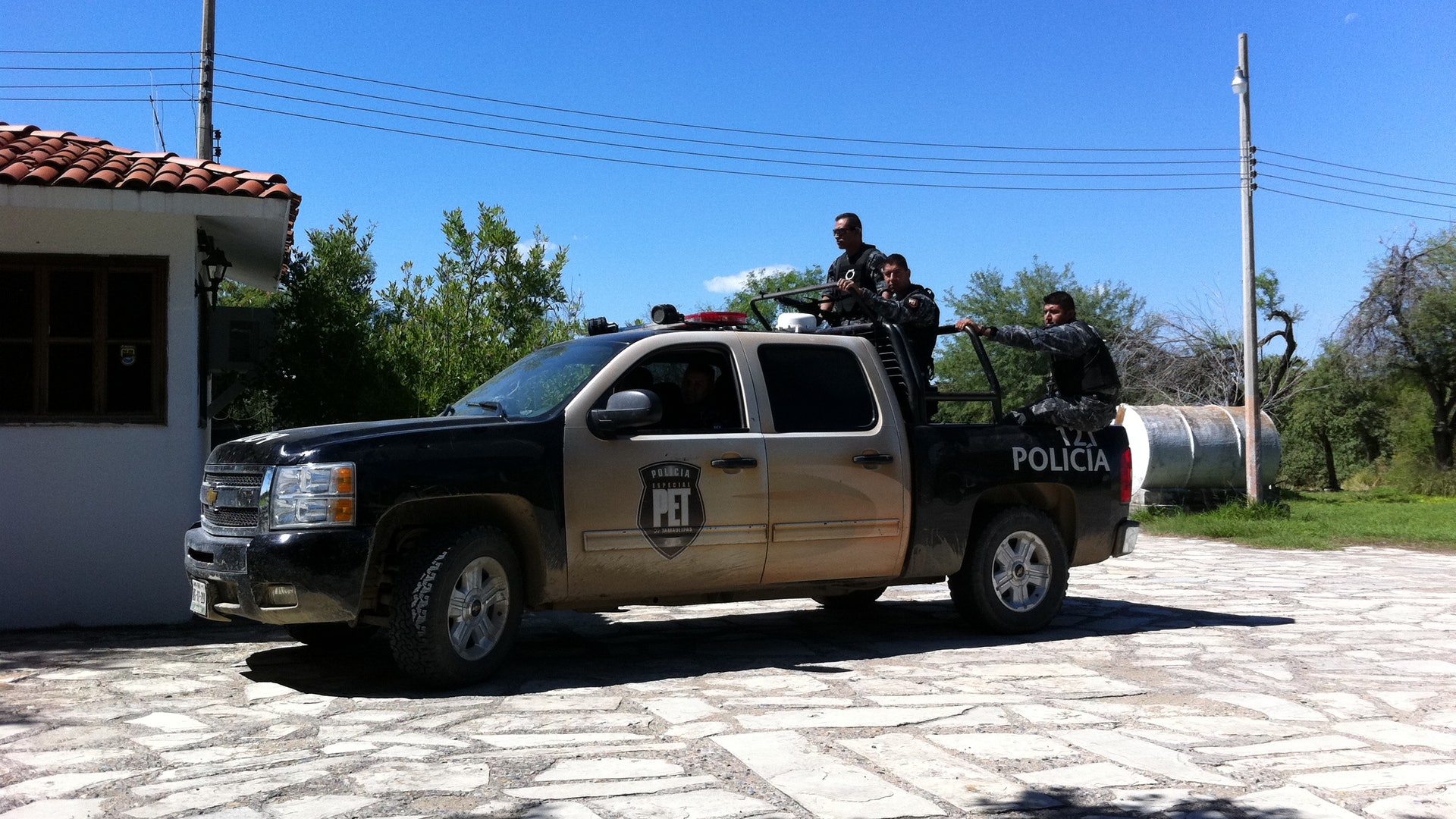 TamaulipasPoliceEscort3