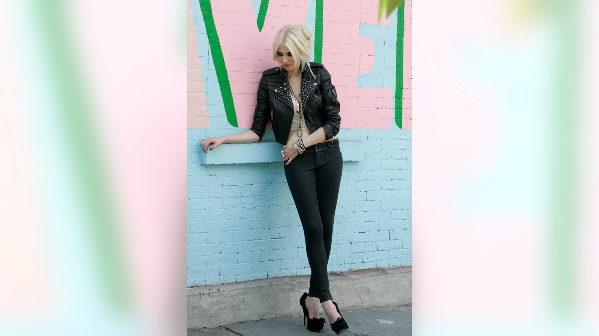 Taylor_for_Material_Girl