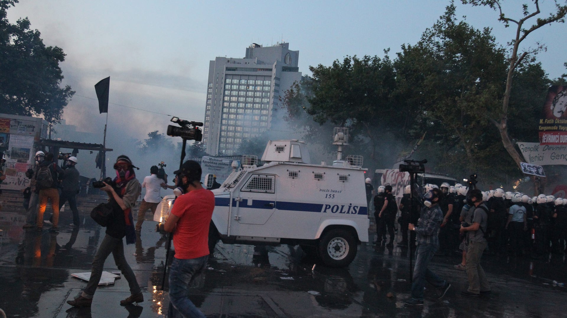 Turkey_Protests_Angu__8_