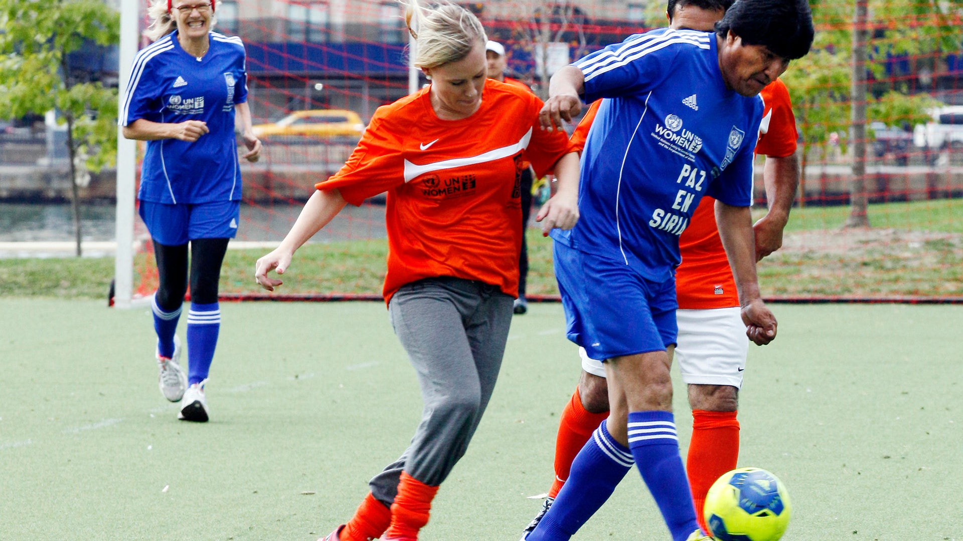 UN_Soccer_Evo_Morales_Vros__6_