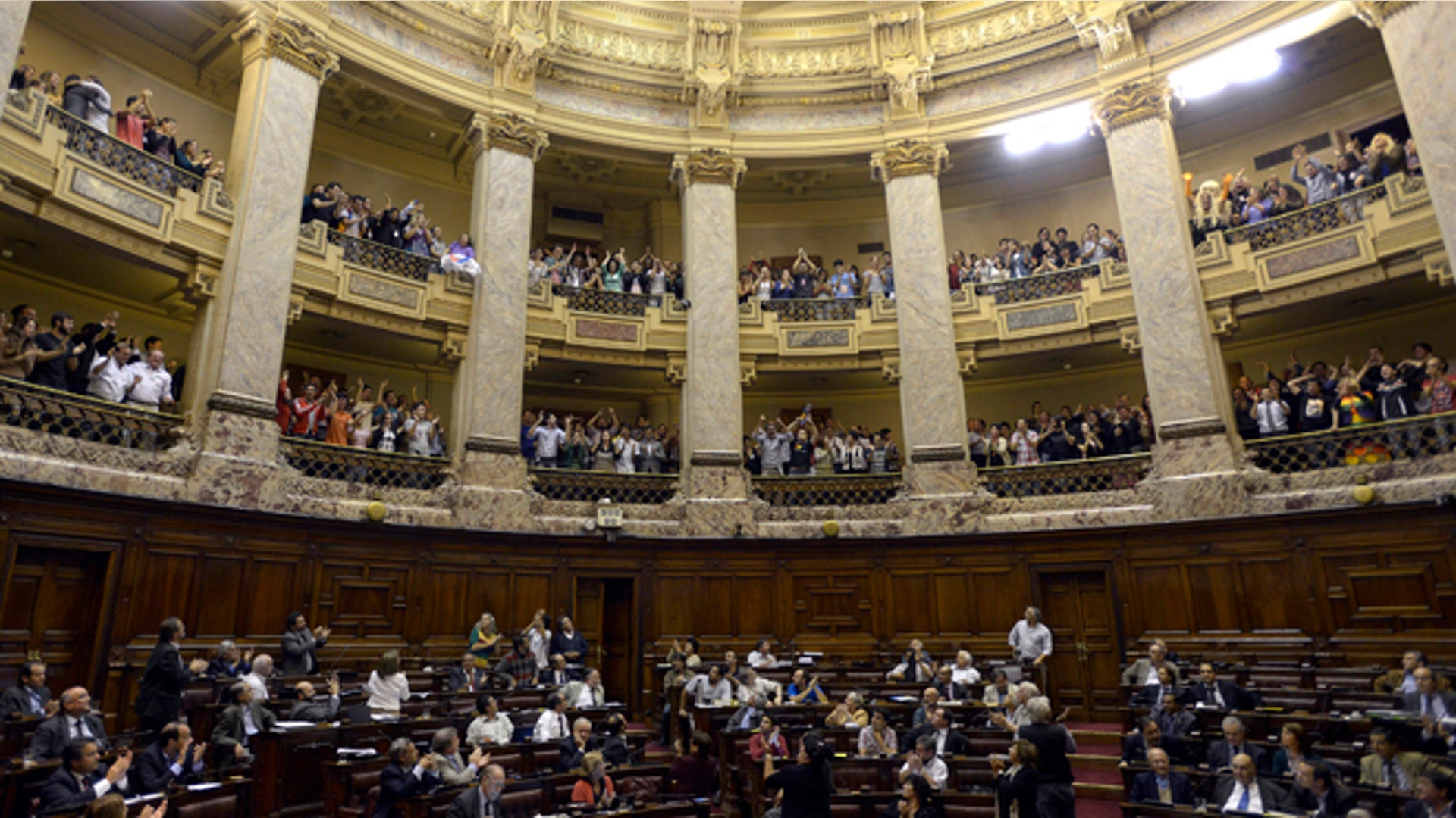 Uruguay_Gay_Marriage_Main_3