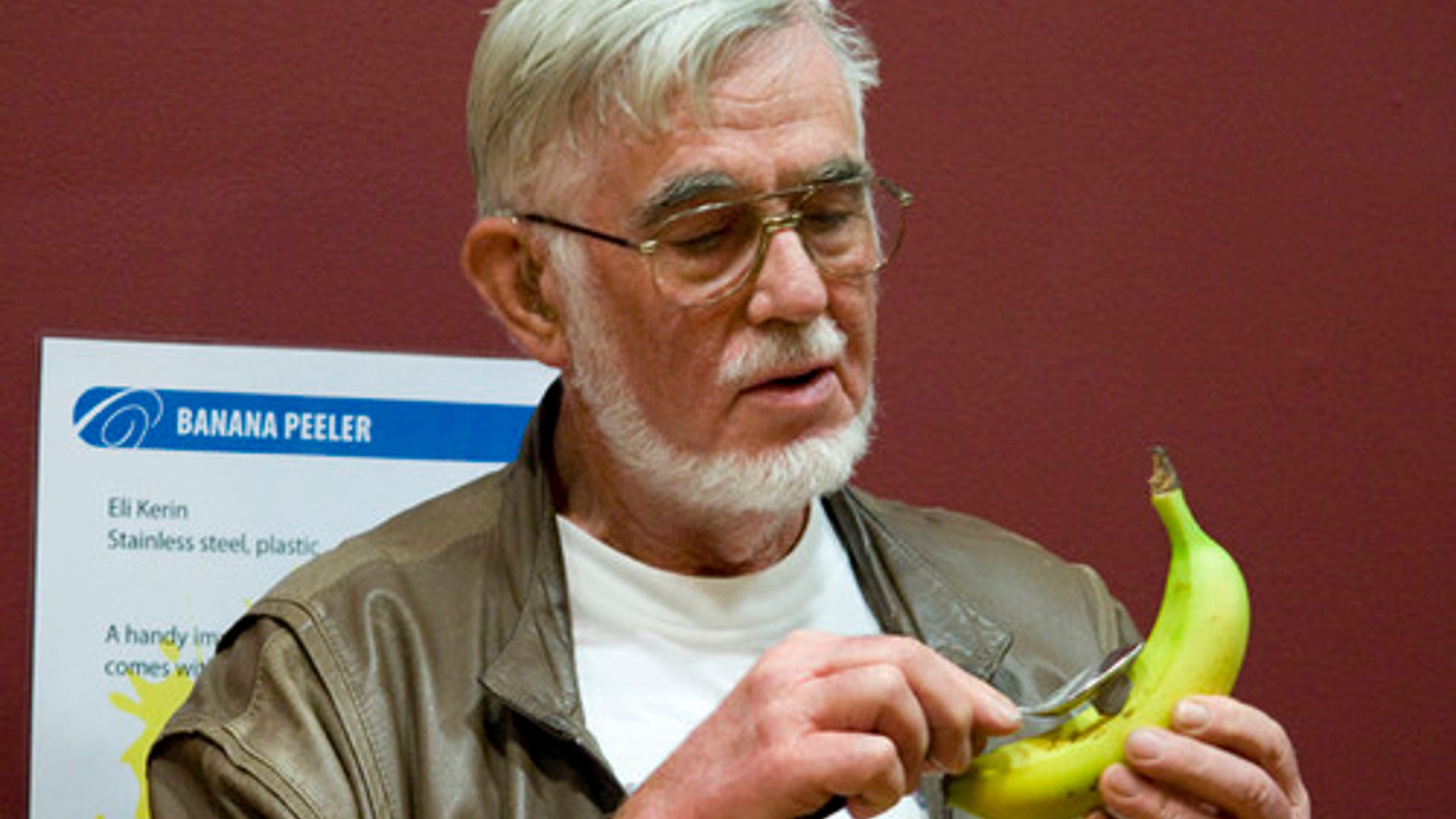 Using_the_Banana_Peeler