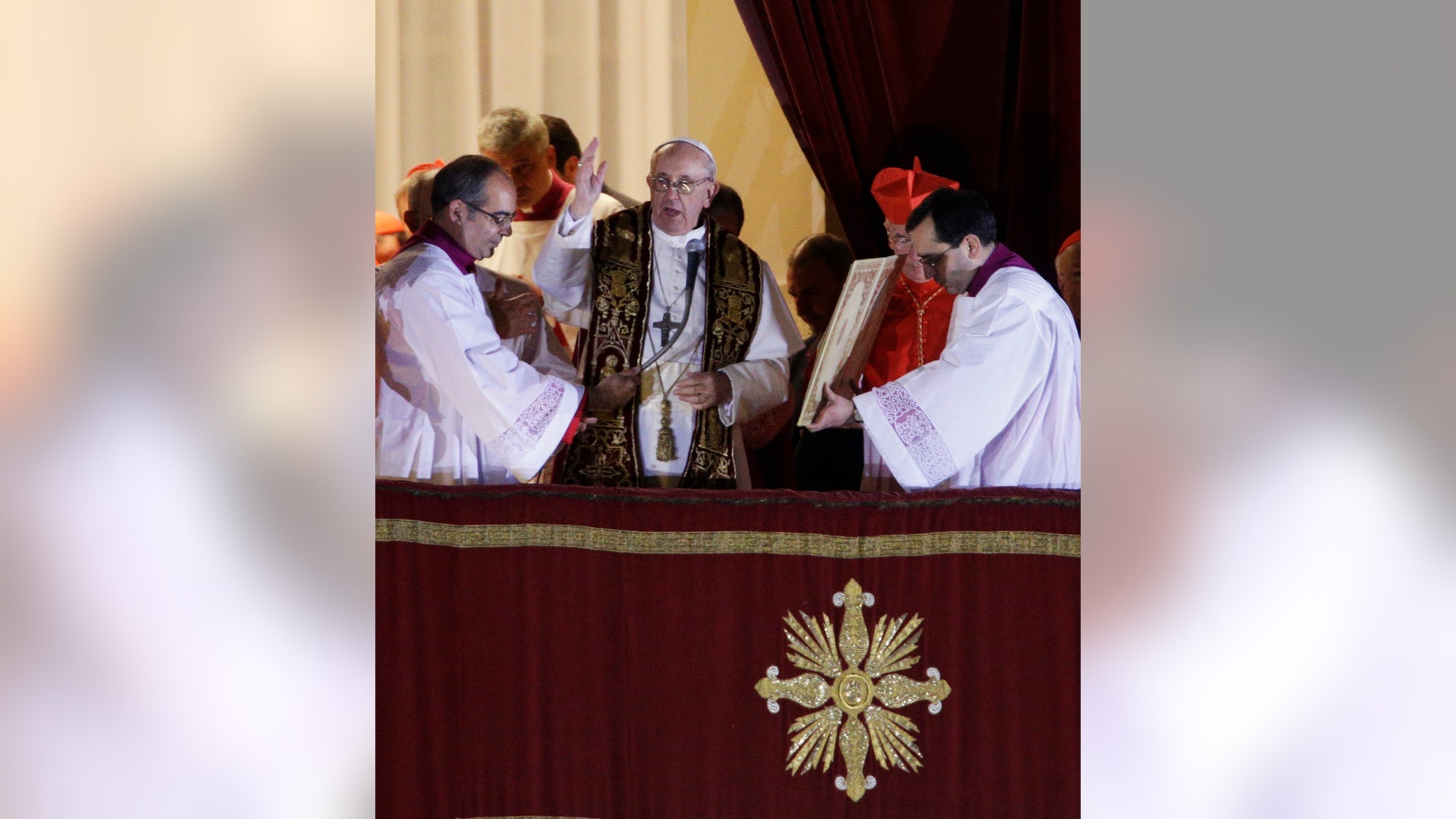 Vatican_Pope_Garc__5_