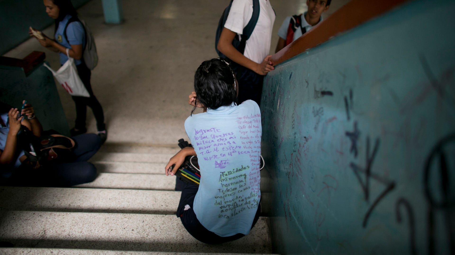 Проблема нехватки школ. Школы в Венесуэле. Нехватка школ. Школьное образование в Венесуэле. Школьники Венесуэлы.